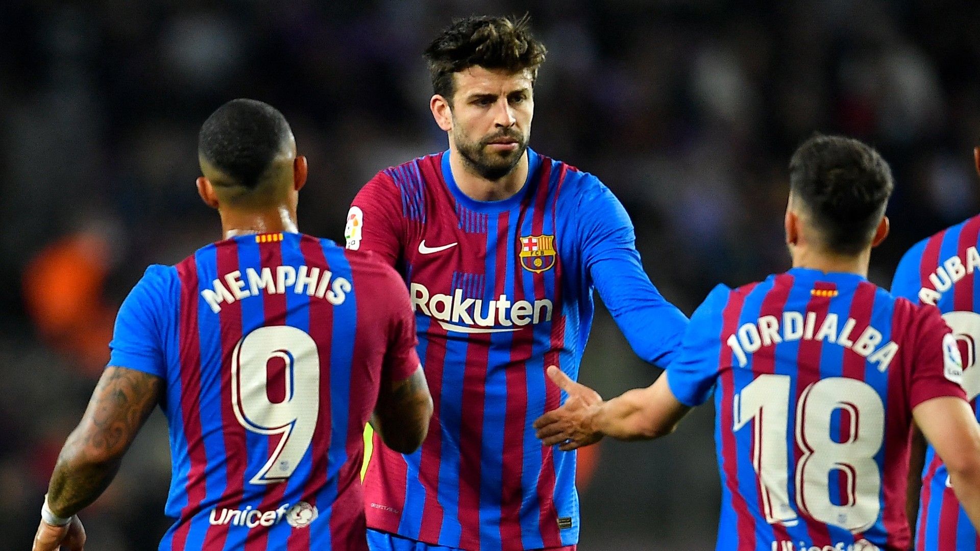 Gerard Pique Memphis Depay Barcelona 2021-22