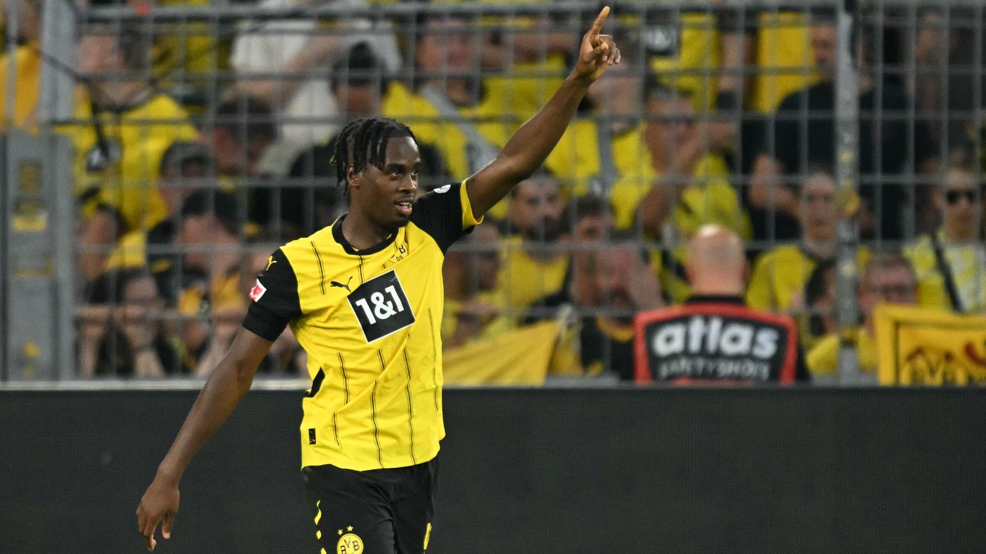 Dortmund's English forward #43 Jamie Bynoe-Gittens celebrates