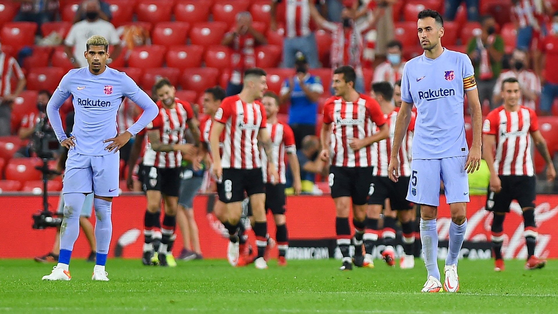 Sergio Busquets Ronald Araujo Athletic Club vs Barcelona La Liga 2021-22