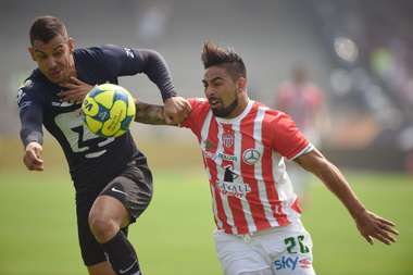 Gerardo Alcoba Pumas Maxi Barreiro Necaxa