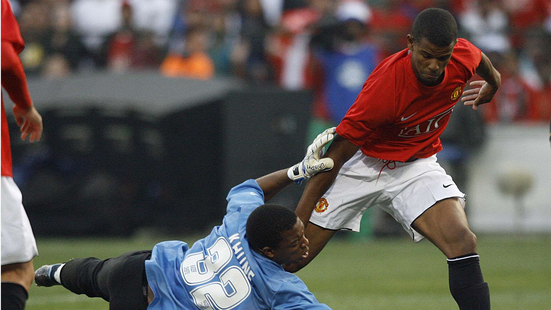 Itumeleng Khune of Kaizer Chiefs and Frazer Campbell of Manchester United