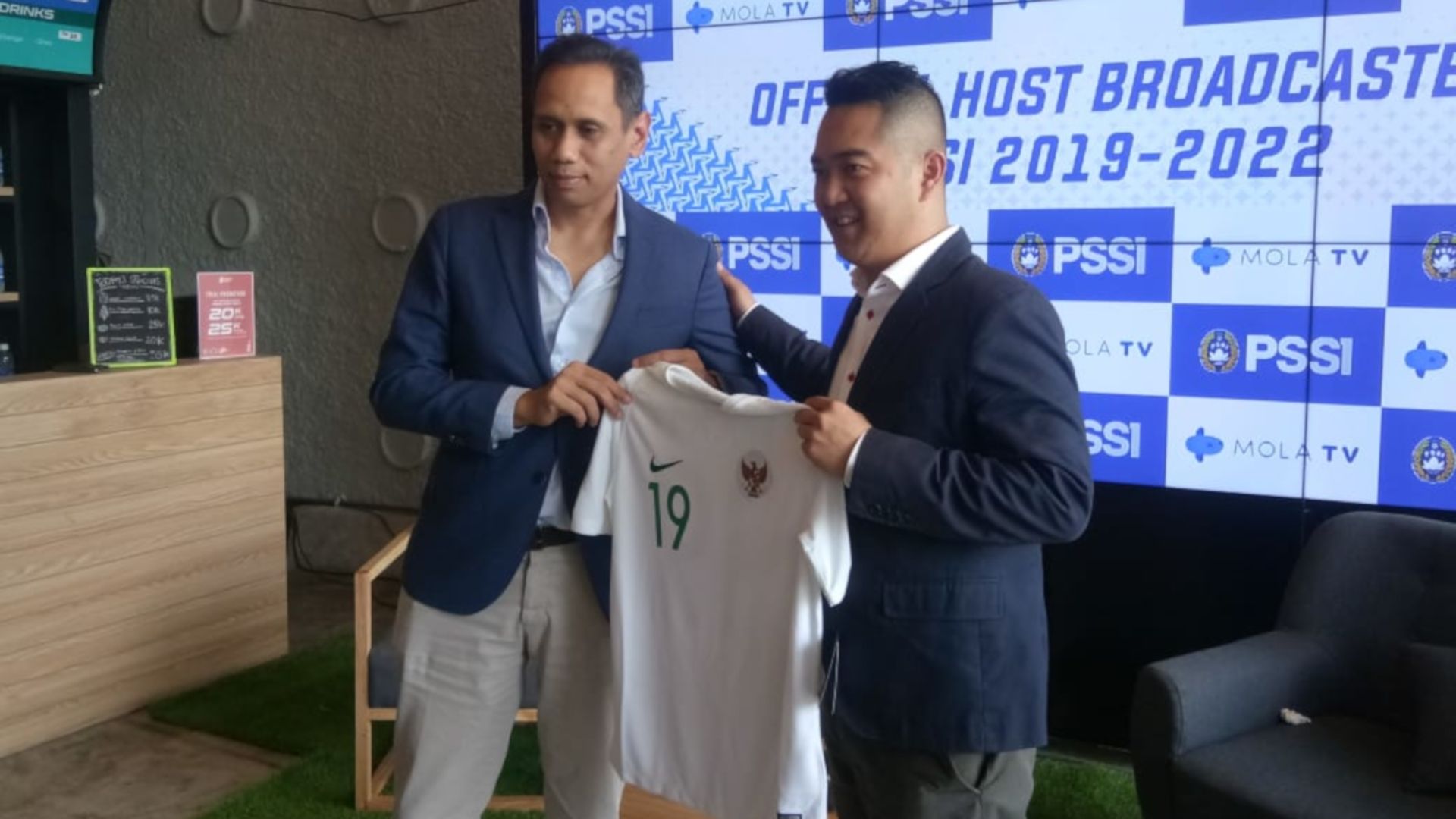 Mirwan Suwarso & Marsal Masita - Jumpa Pers Mola TV & PSSI