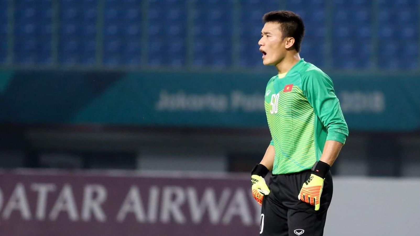 Thủ môn Bùi Tiến Dũng. Bùi Tiến Dũng rời hà Nội. Bùi Tiến Dũng hết hợp đồng. Bùi Tiến Dũng ở lại Hà Nội. Hà Nội FC. Tin tức bóng đá Việt Nam. Tin tức V.league. Goal Việt Nam. U22 Việt Nam. Lịch thi đấu SEA Games 30. Danh sách triệu tập U22 Việt Nam