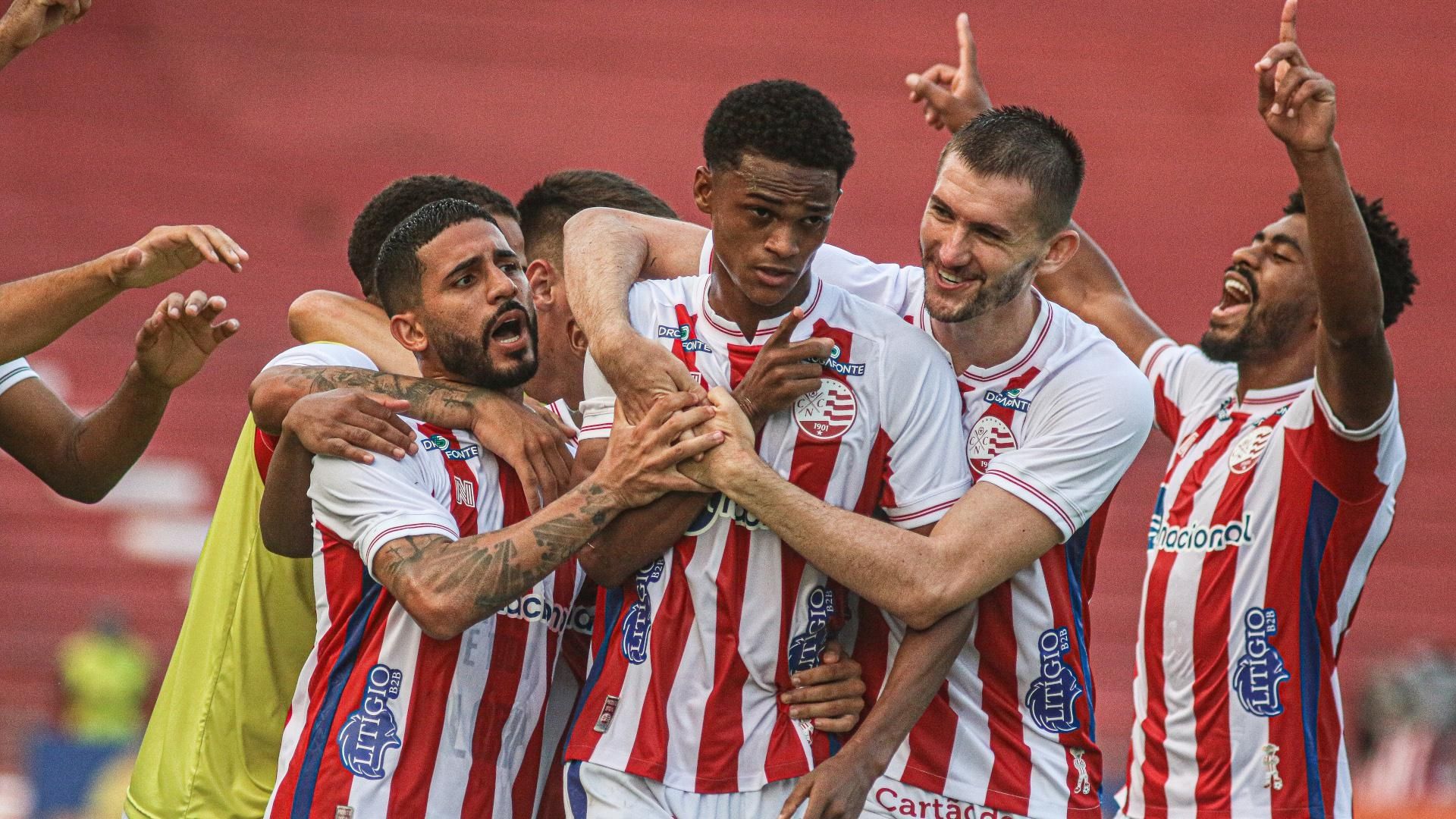 Jogadores do Náutico comemoram gol de Anílson, pelo Pernambucano 2023