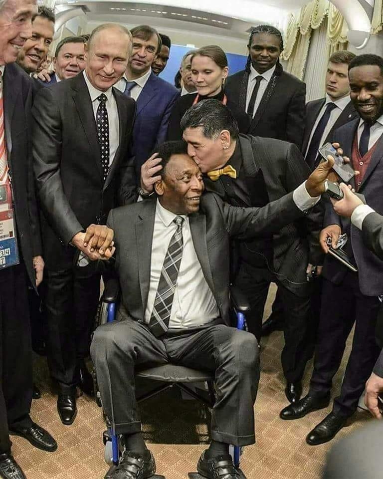 Pele on wheelchair