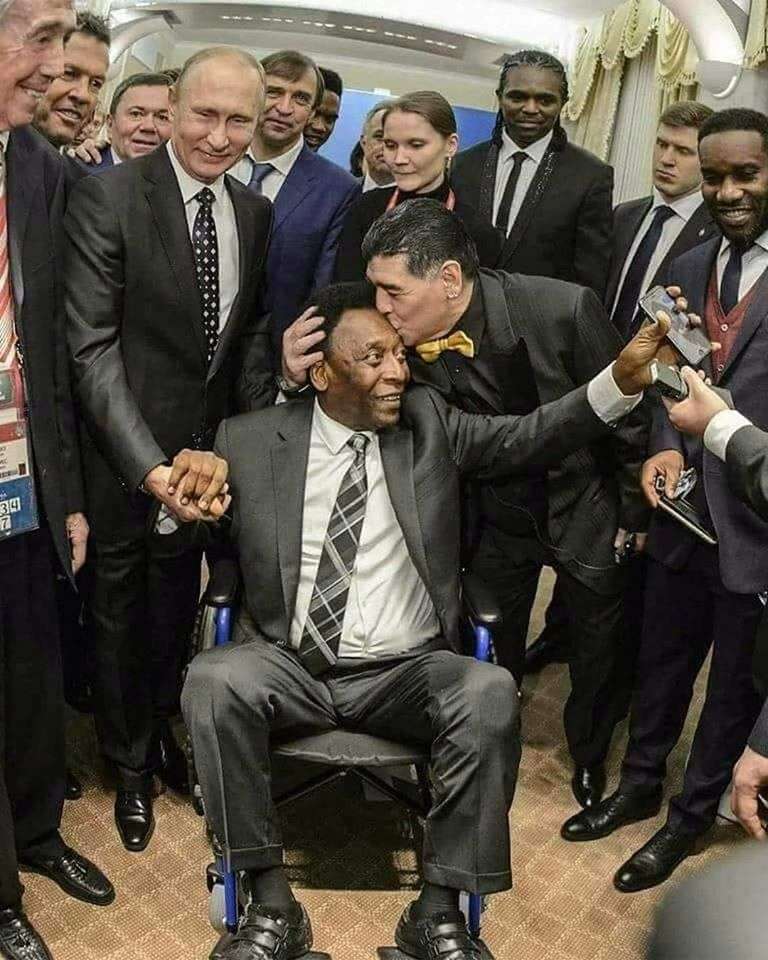 Pele on wheelchair