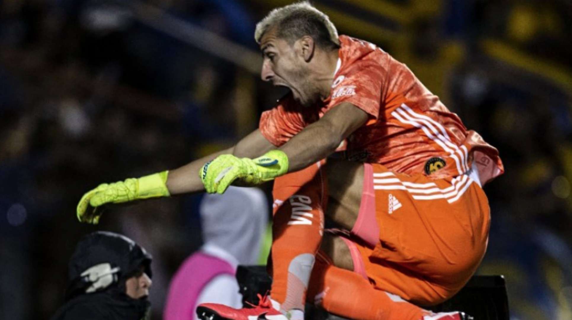 Nahuel Guzmán Tigres 260220