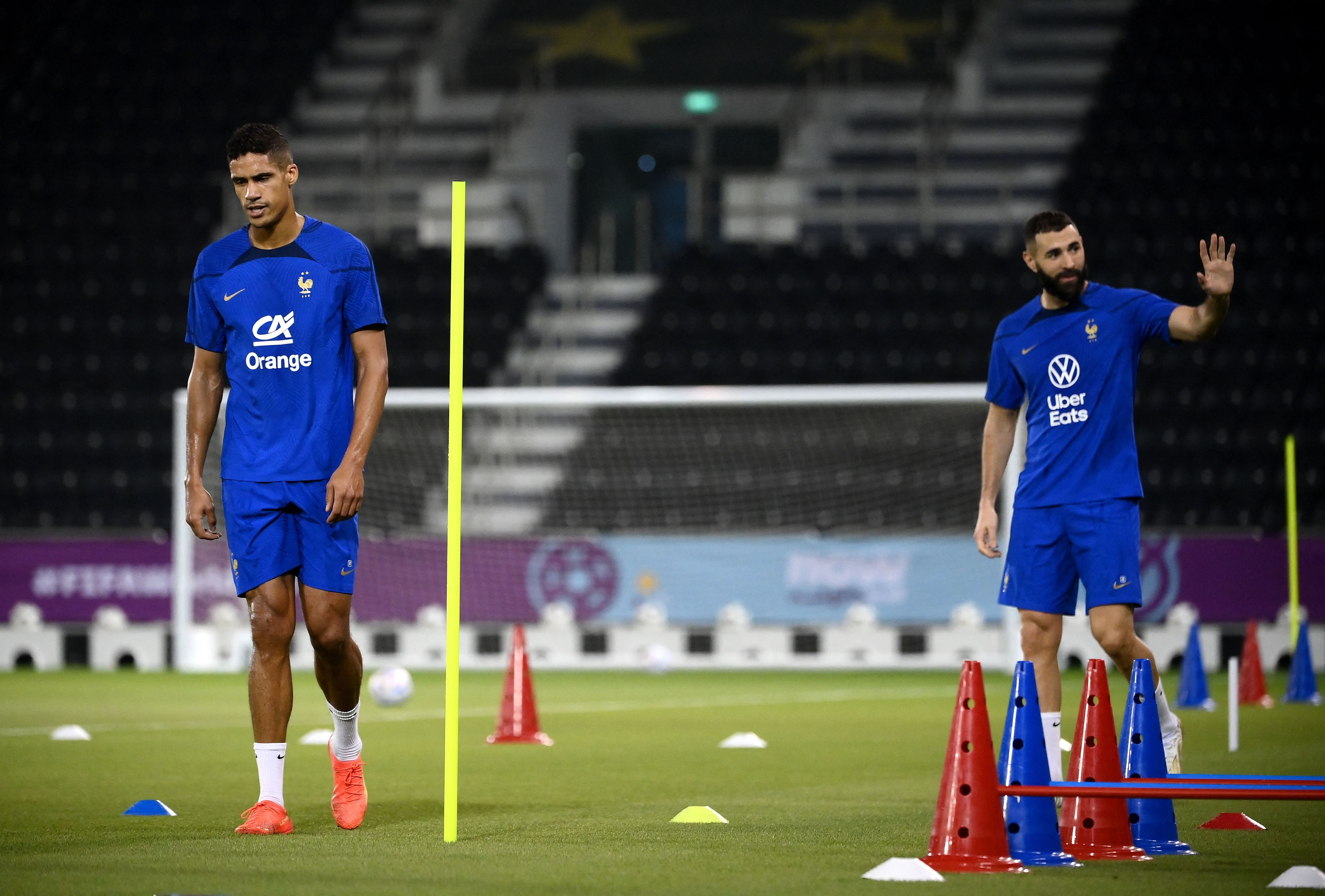 Comme lundi et mardi, Raphaël Varane et Karim Benzema se sont entraînés à part sous les ordres de Cyril Moine.