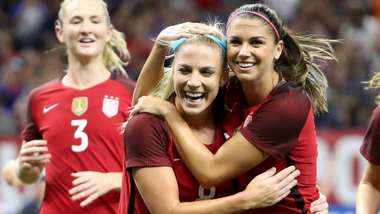 Julie Ertz Alex Morgan USA