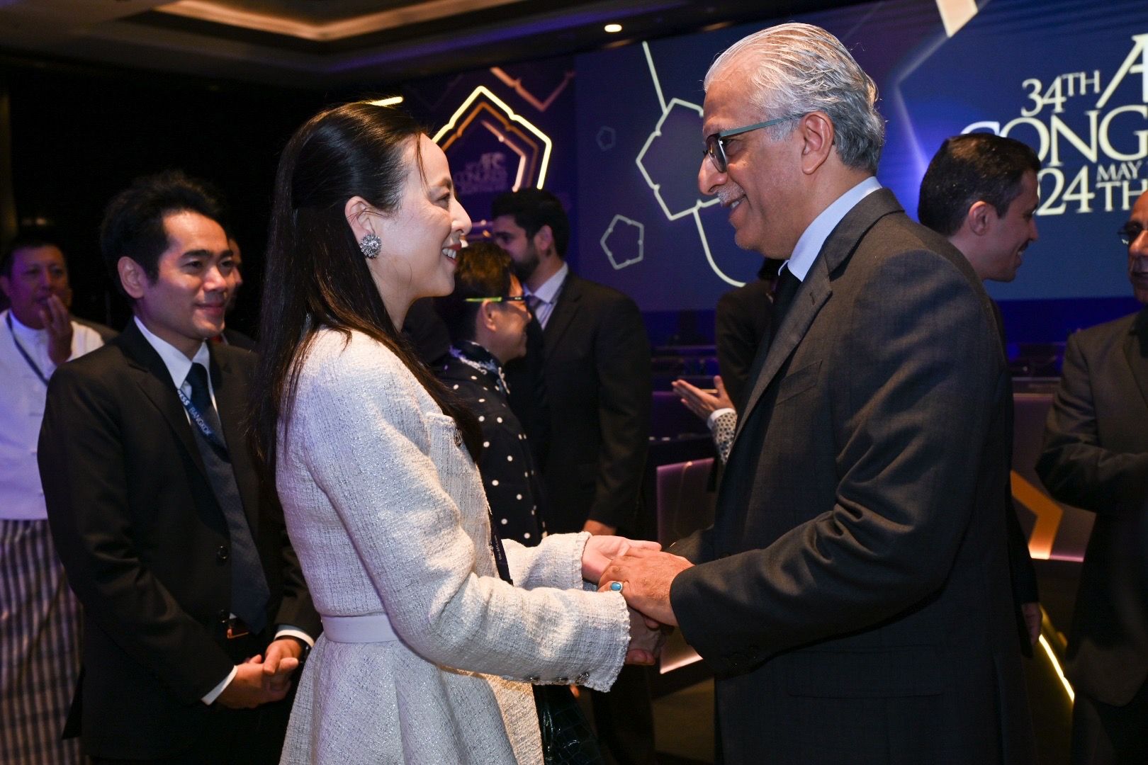 นวลพรรณ ล่ำซำ - ชีค ซัลมาน บิน อิบราฮิม อัล คอลิฟา