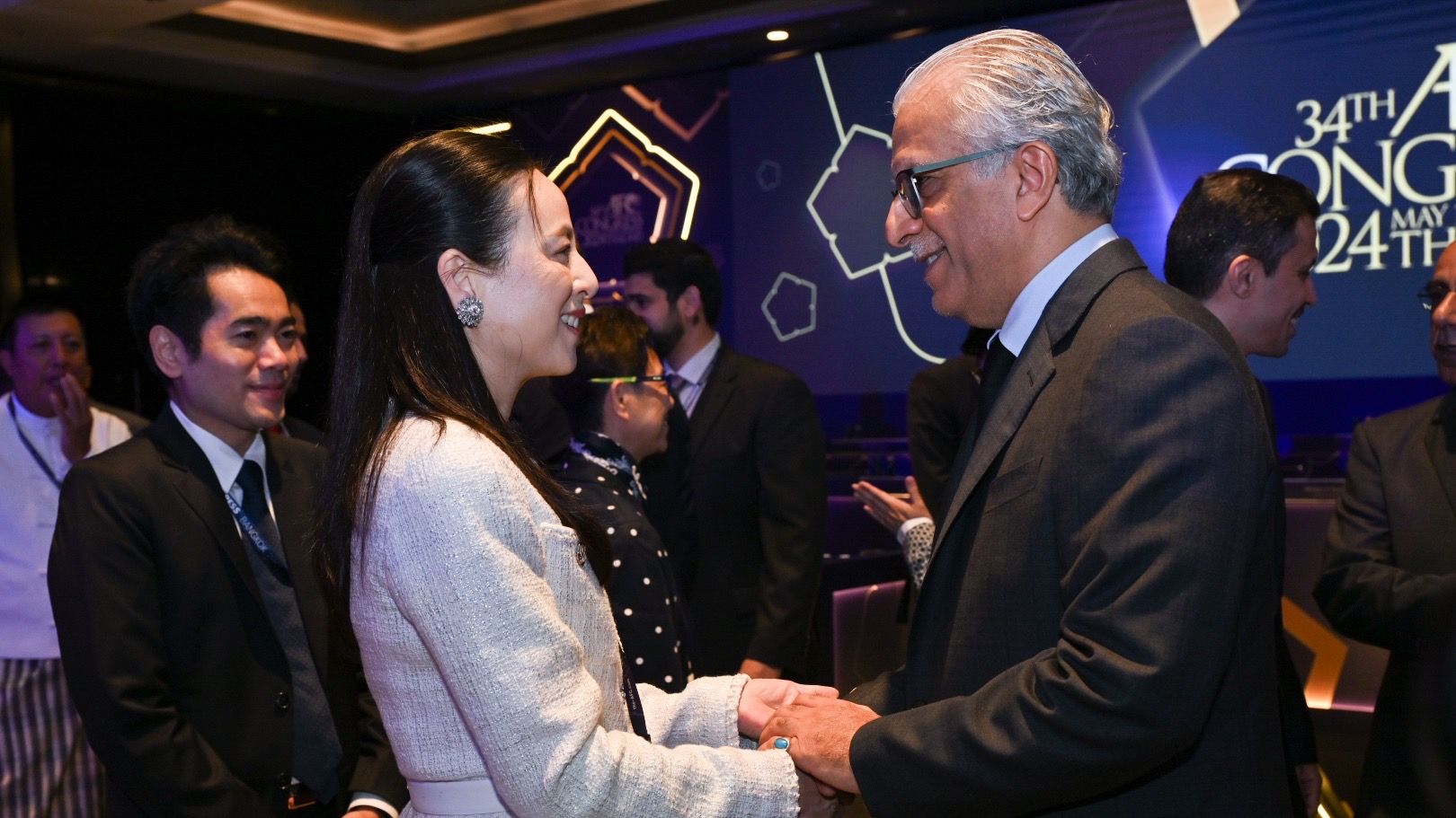 นวลพรรณ ล่ำซำ - ชีค ซัลมาน บิน อิบราฮิม อัล คอลิฟา