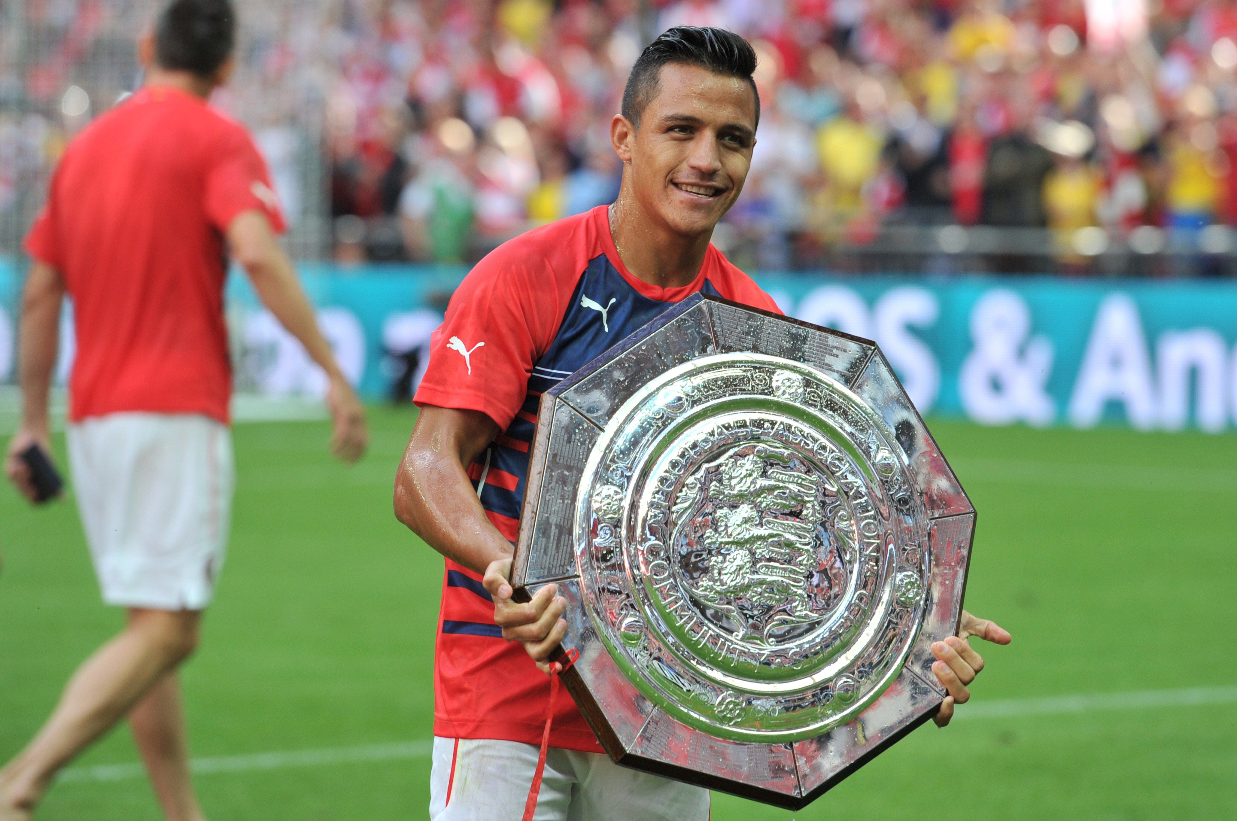 Alexis Sánchez hizo su debut oficial y se alzó con la Community Shield ante el Manchester City