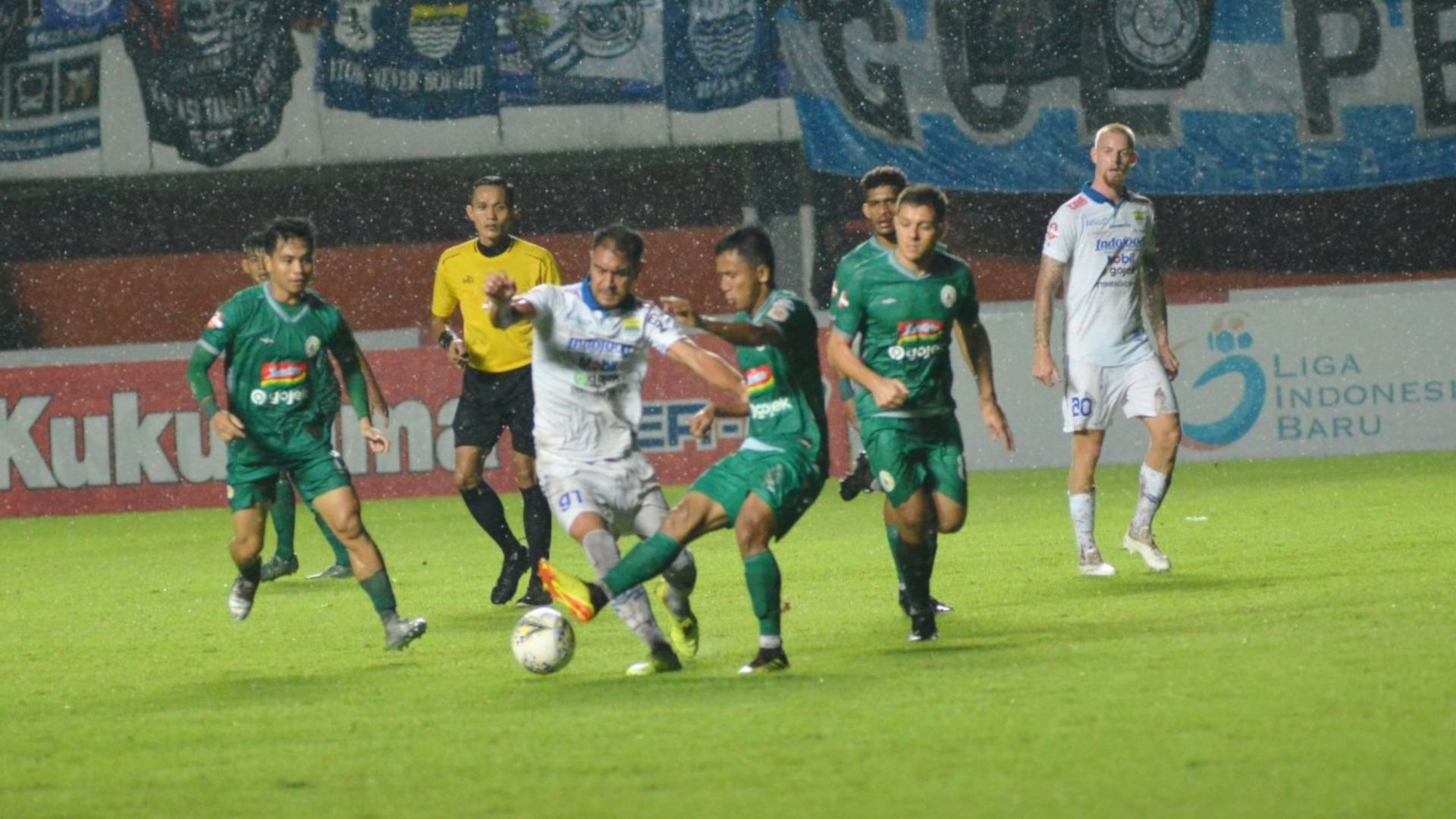 PSS Sleman vs Persib Bandung