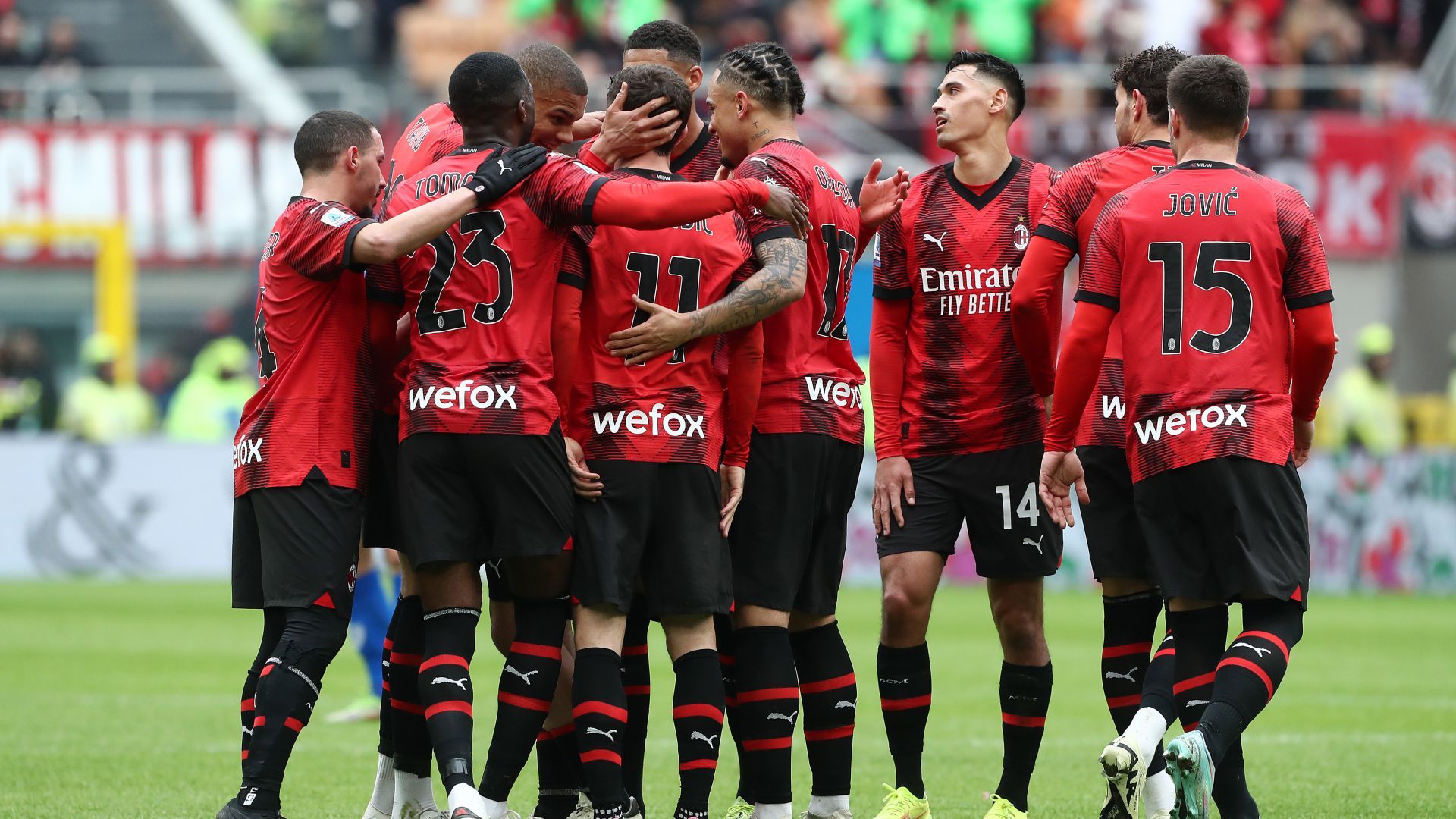 Milan players celebrating Milan Empoli Serie A