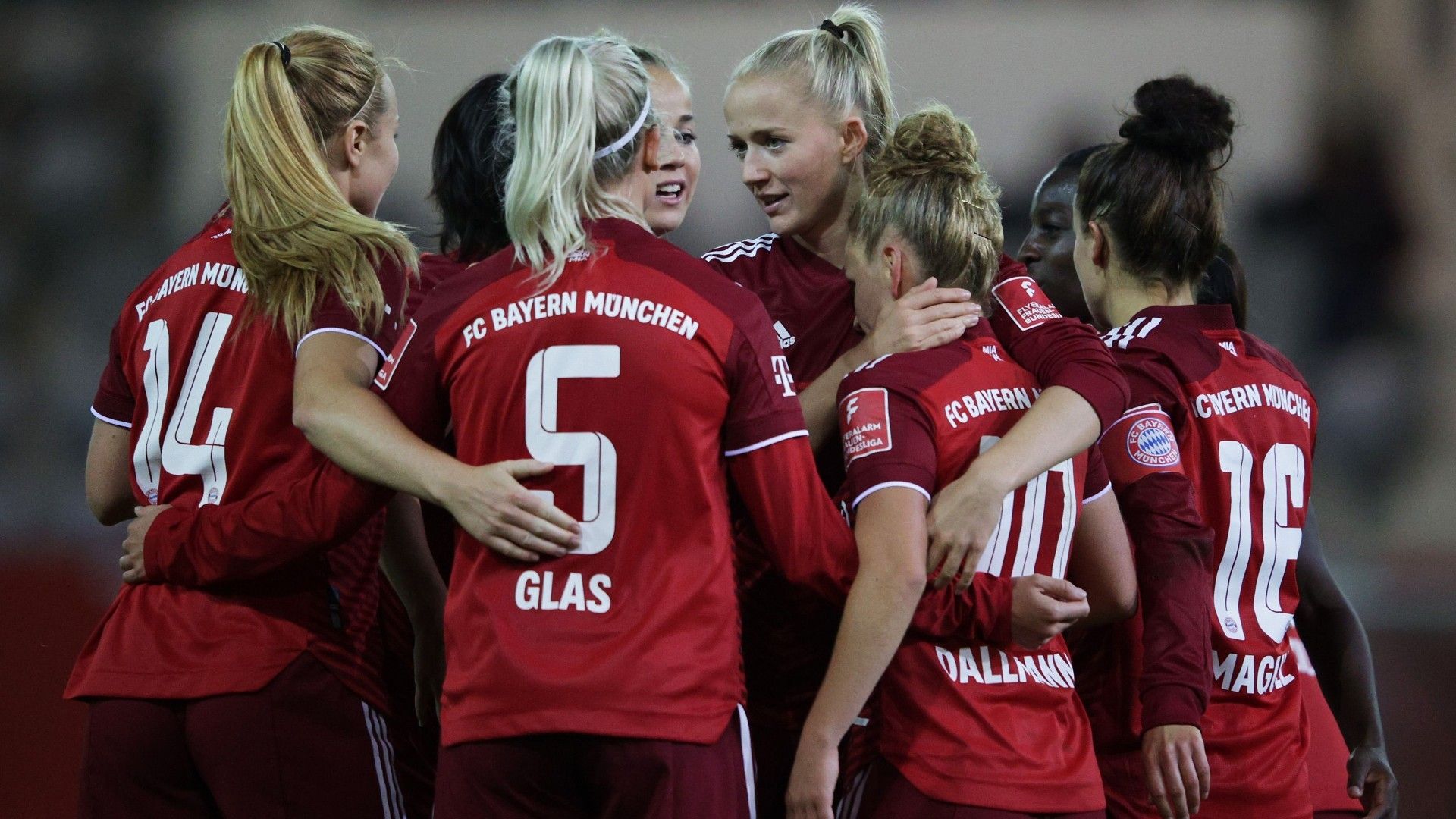 Der FC Bayern München empfängt im Spitzenspiel der Frauen-Bundesliga den VfL Wolfsburg.