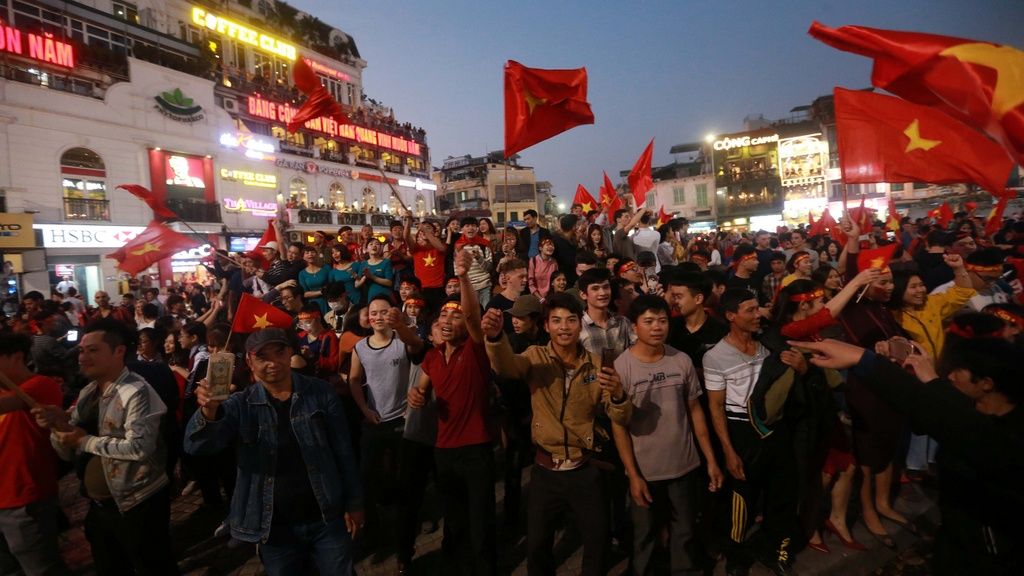 CĐV náo loạn đường phố ăn mừng U23 Việt Nam