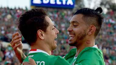 Chicharito Jesus Corona Mexico 06092016