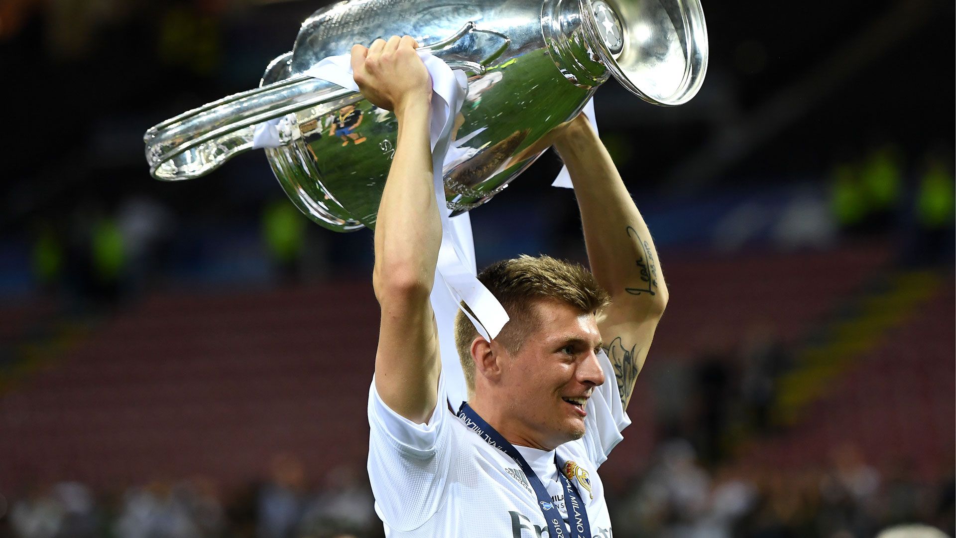 Toni Kroos Real Madrid Champions League Trophy