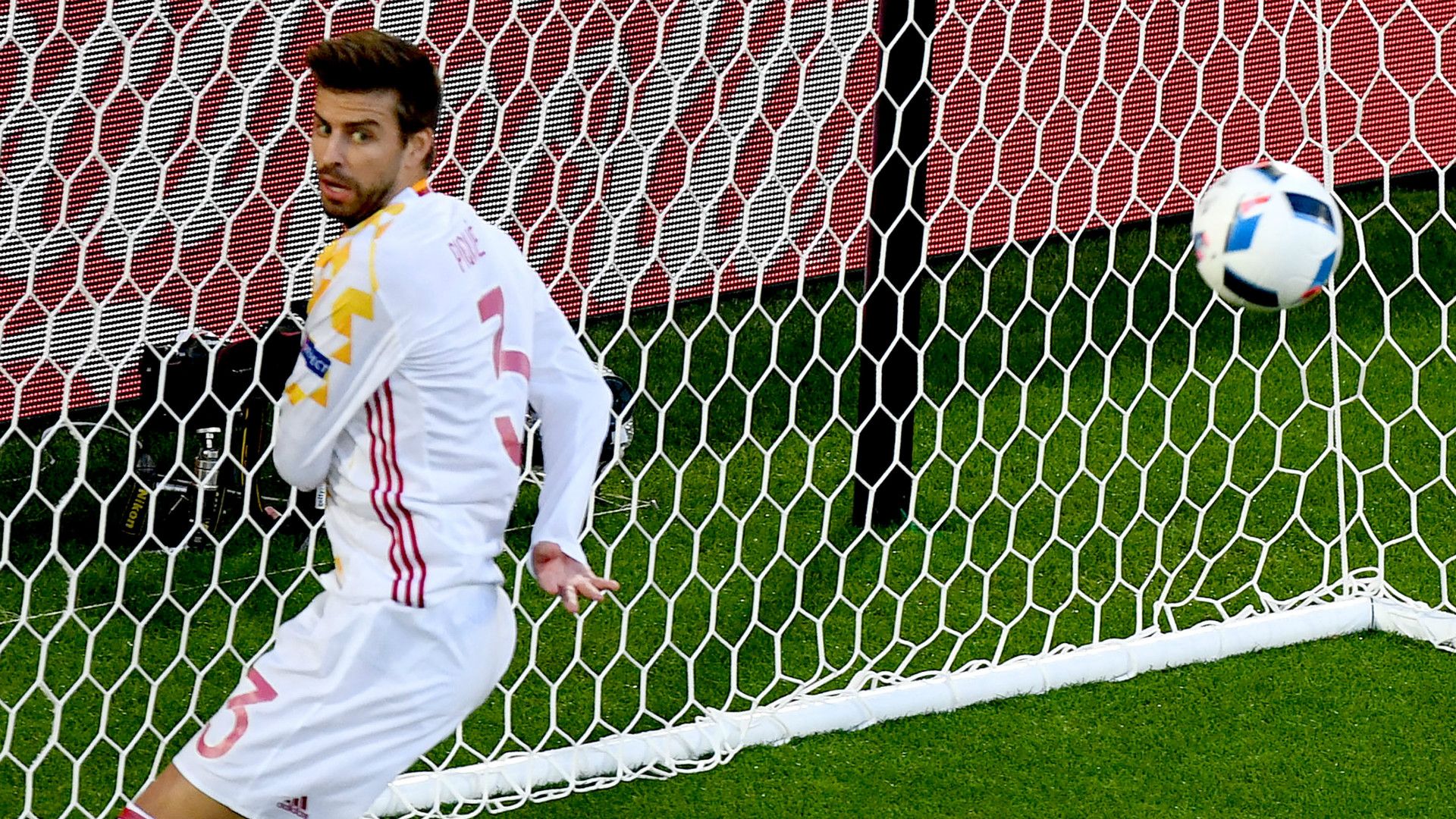 Gerard Pique Spain Croatia Euro 2016