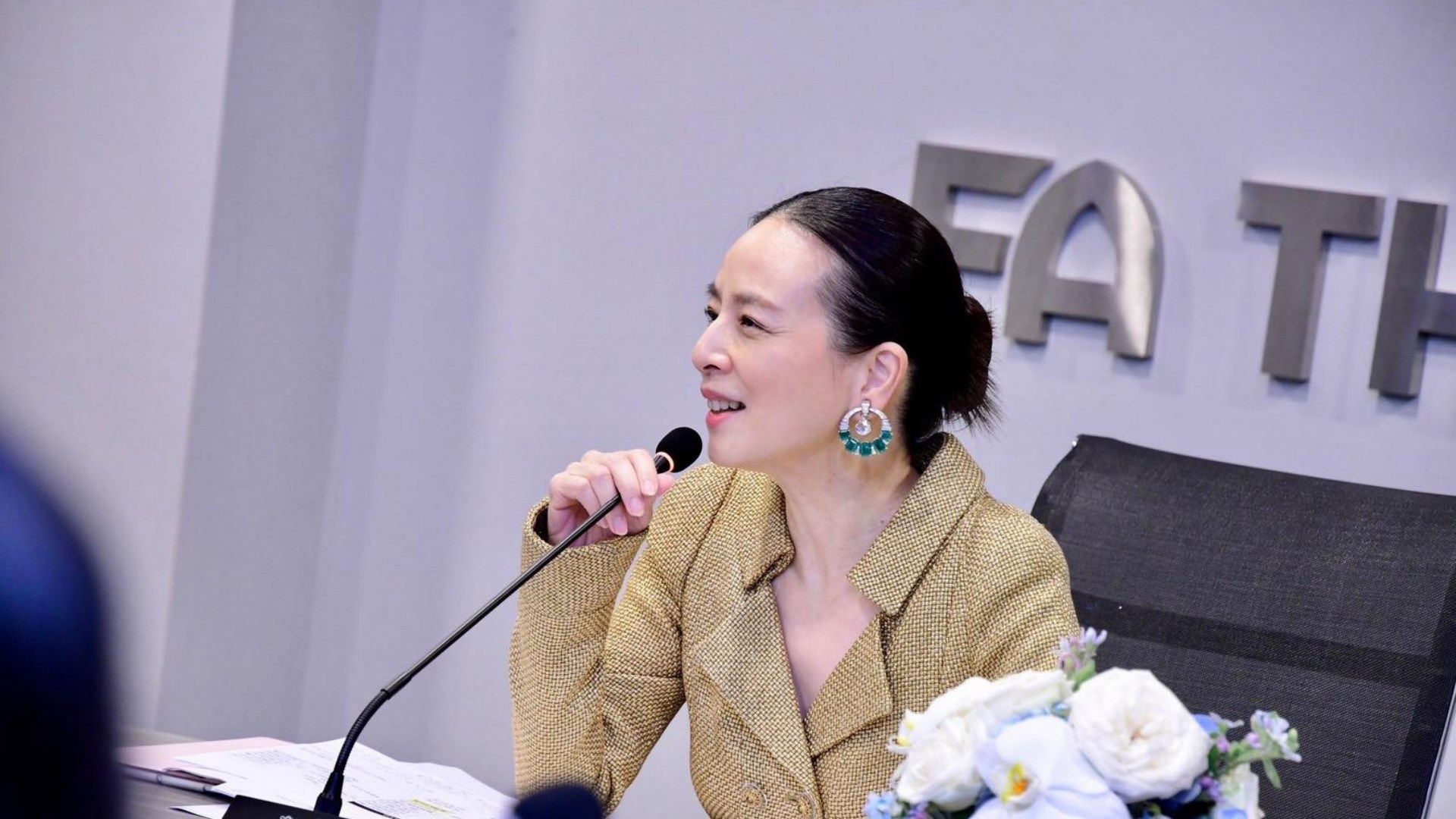 "มาดามแป้ง" นวลพรรณ ล่ำซำ