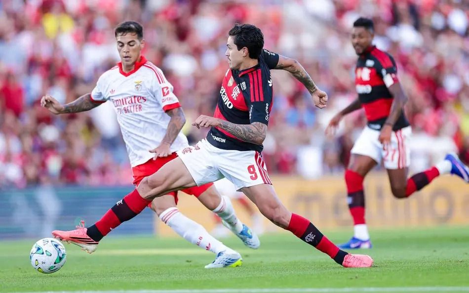 Pedro durante amistoso contra o Benfica, 2026