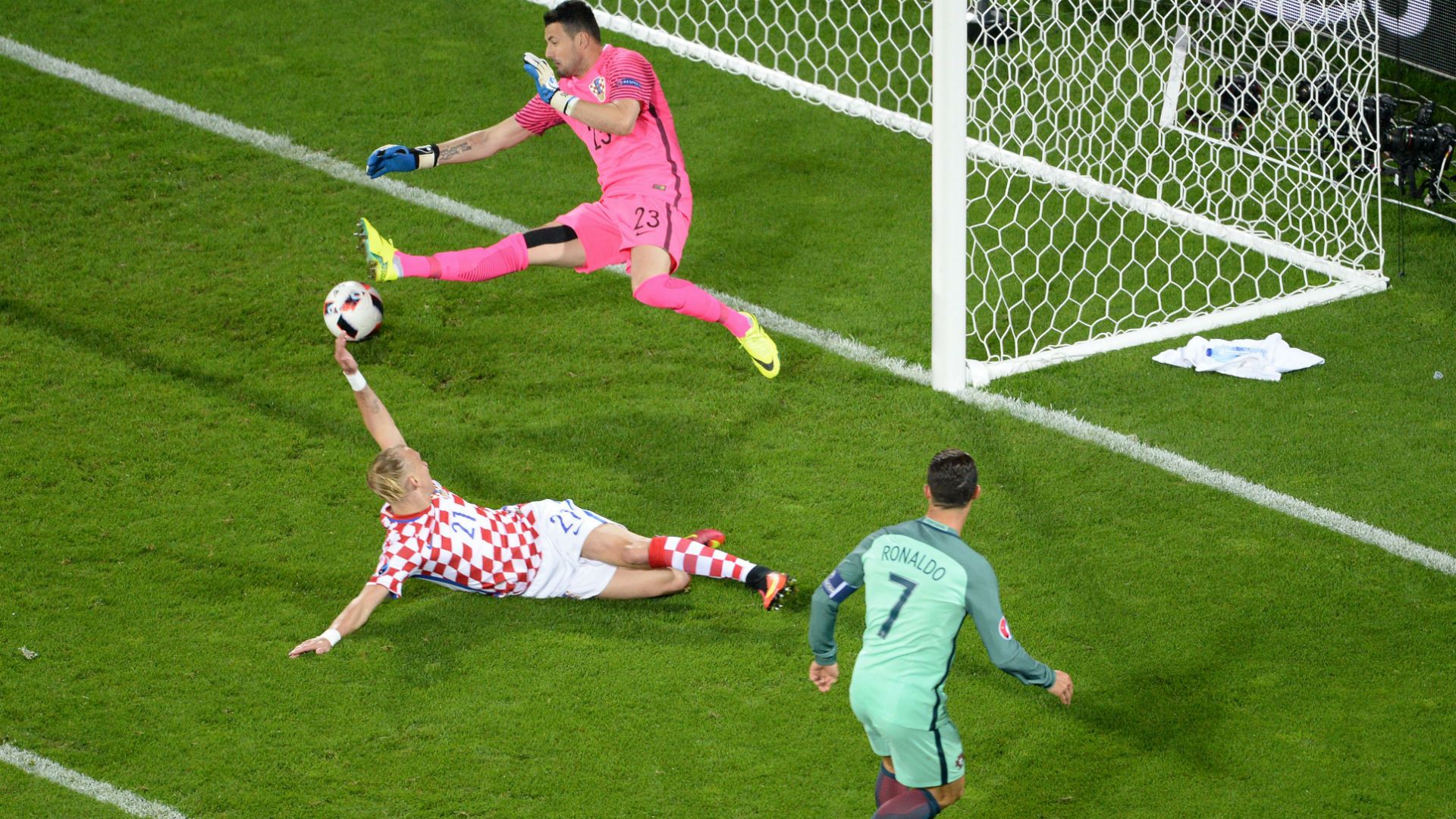 croatia portugal - cristiano ronaldo domagoj vida danijel subasic - euro 2016 - 25062016