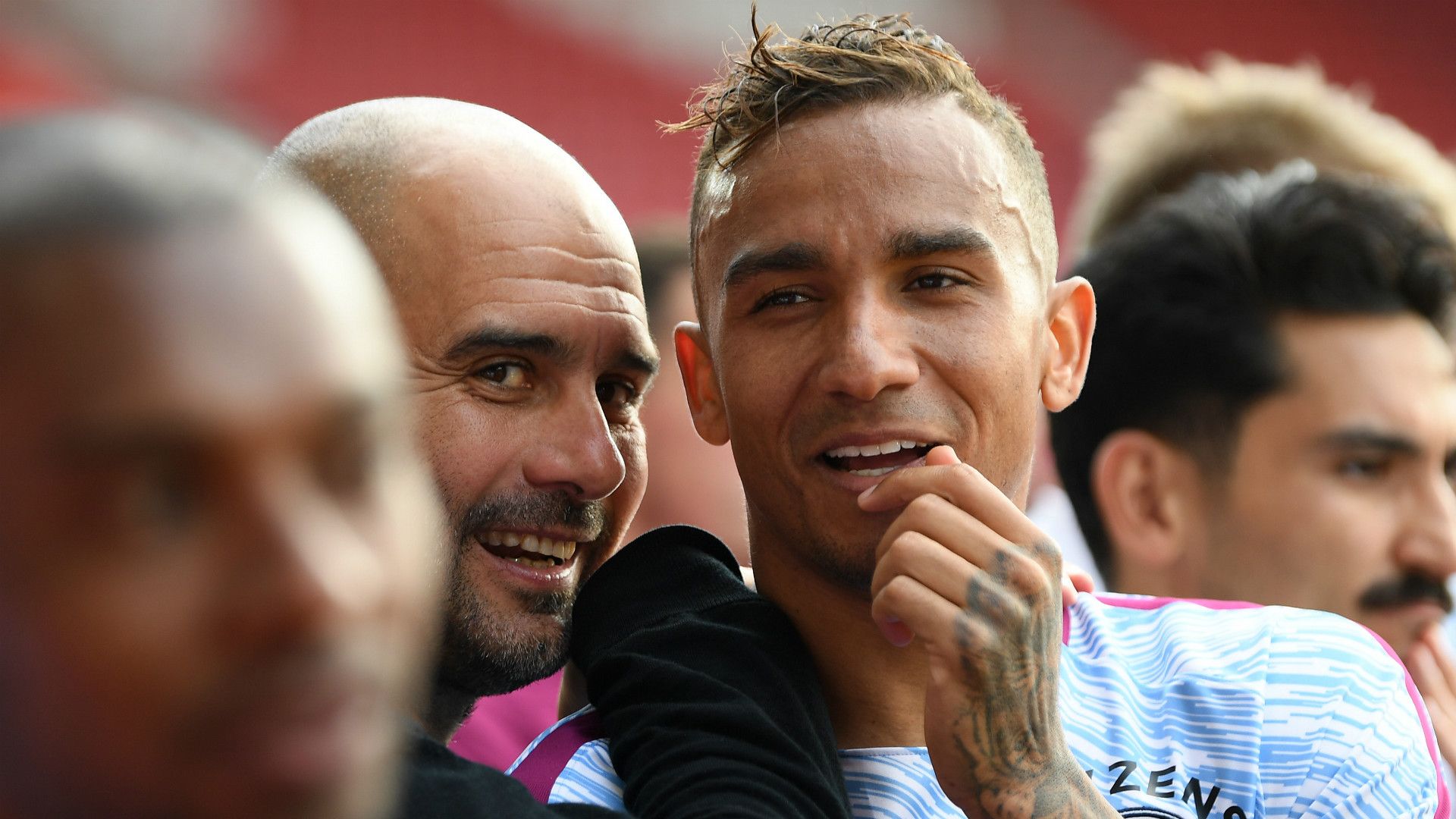 Pep Guardiola Danilo Manchester City 2017-18