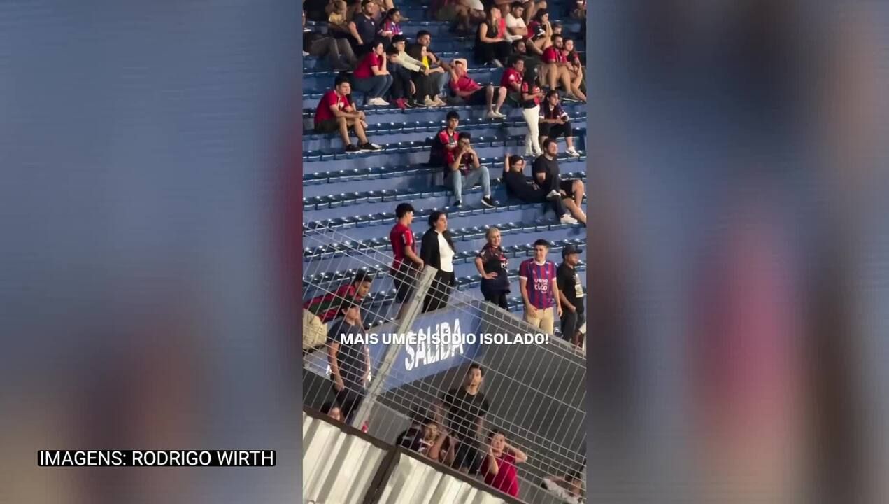 Torcedor do Cerro Porteño faz gesto racista para a torcida do Palmeiras, 2025