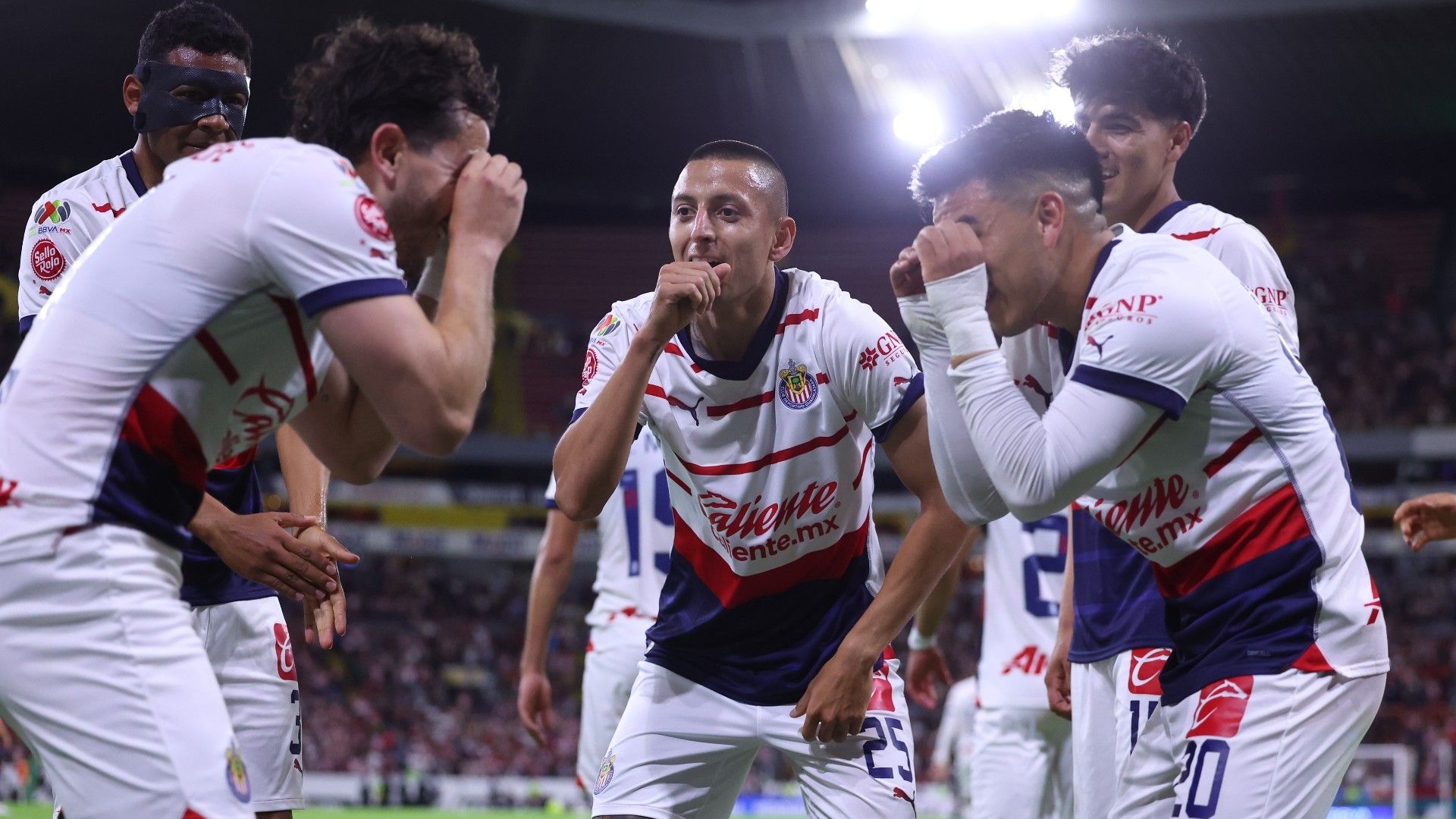 Roberto Alvarado Chivas Clausura 2024