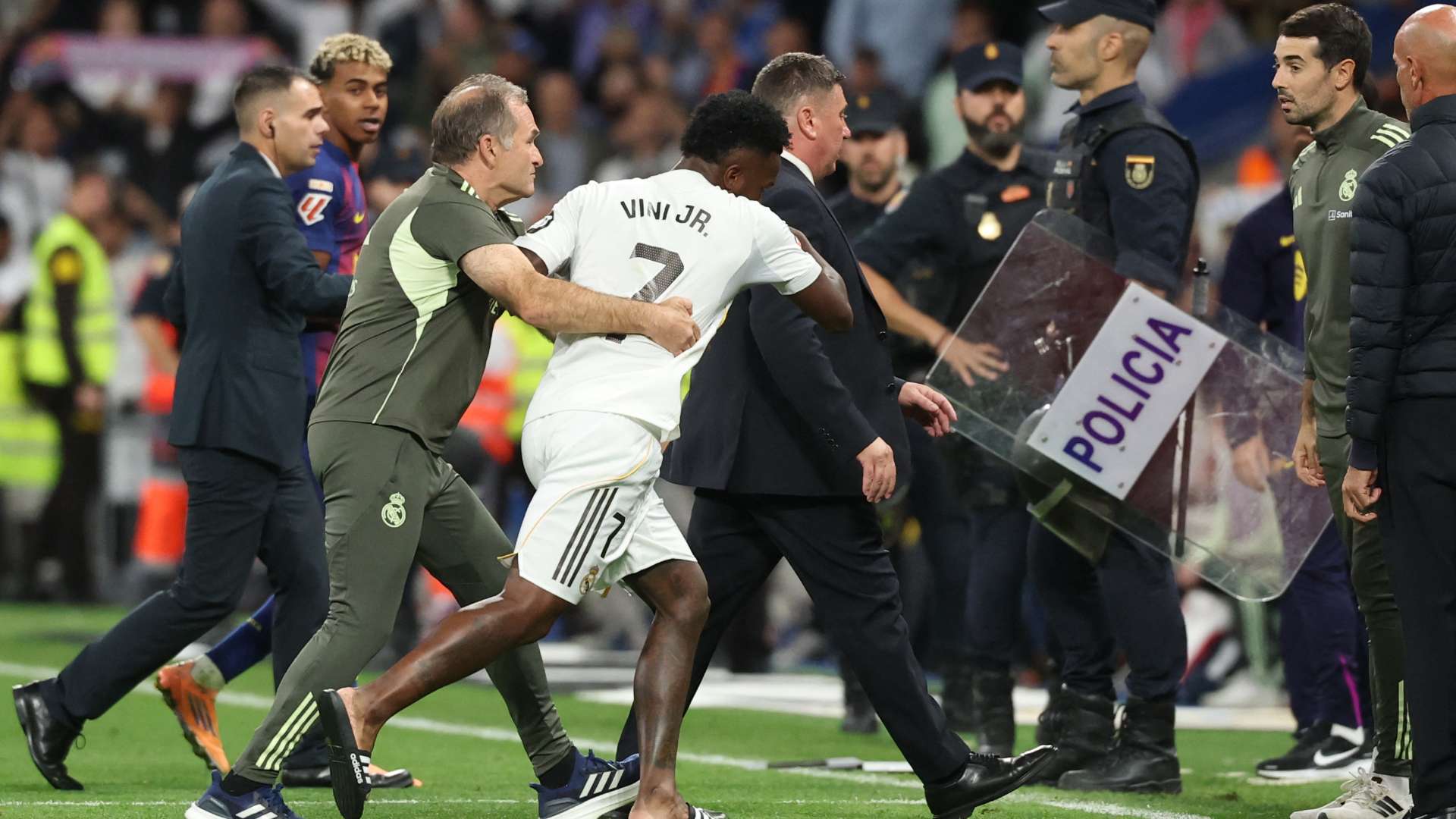 Vinicius Junior Real Madrid Barcelona 2025-26