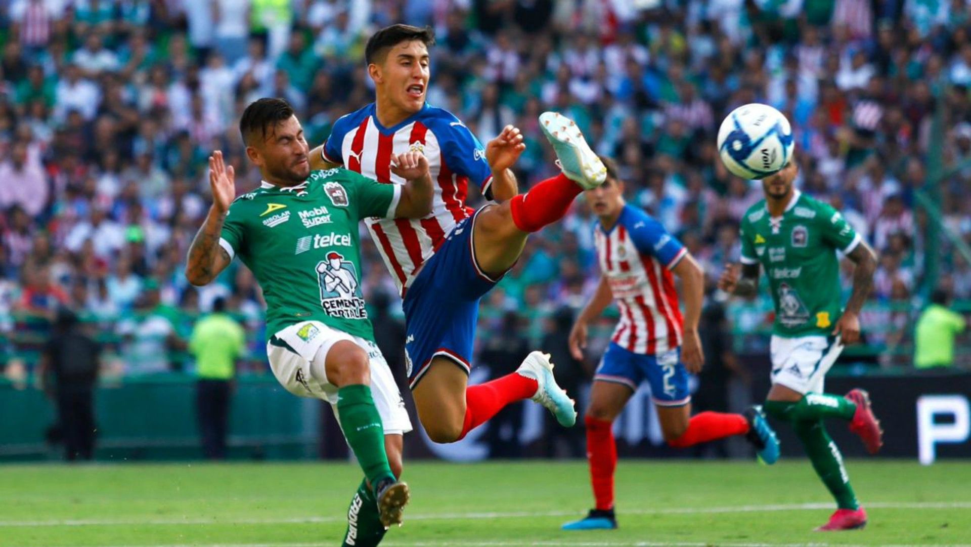 León Chivas Jean Meneses