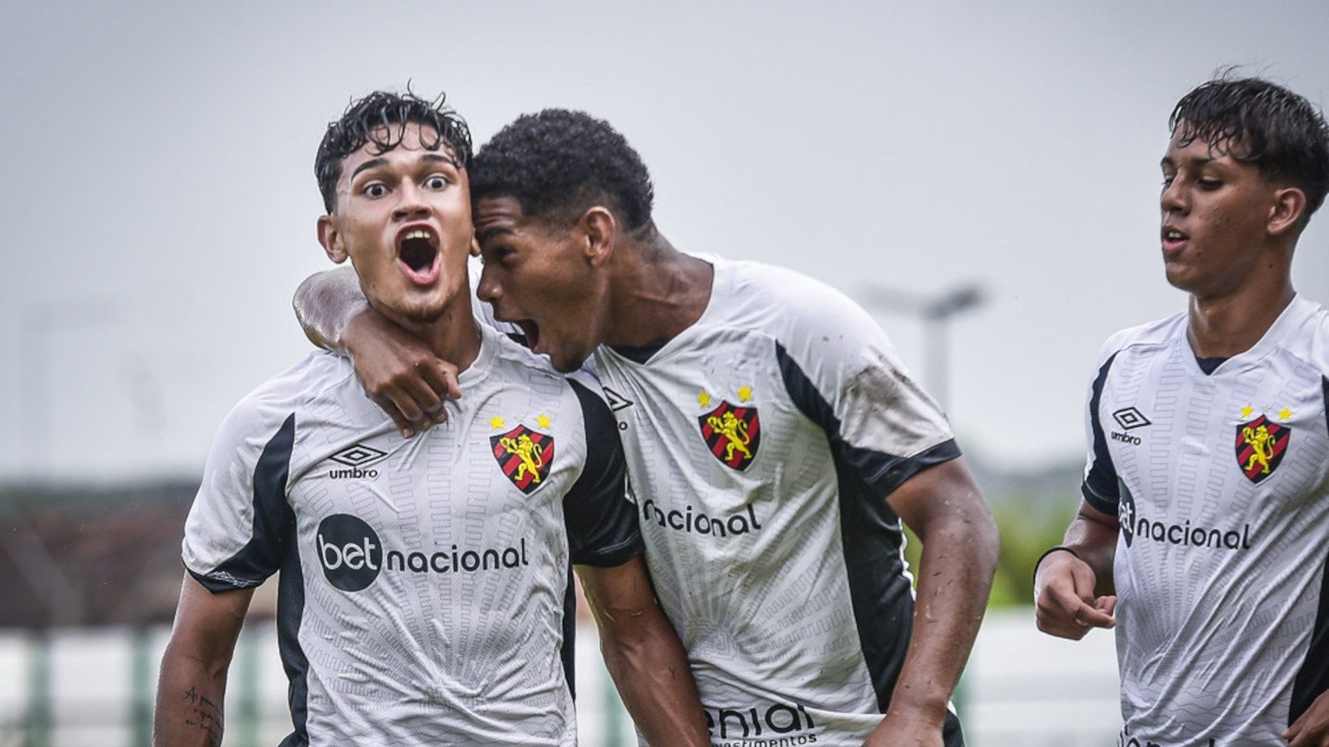 Jogadores do Sport sub-17 comemoram gol na Copa do Brasil sub-17 2023