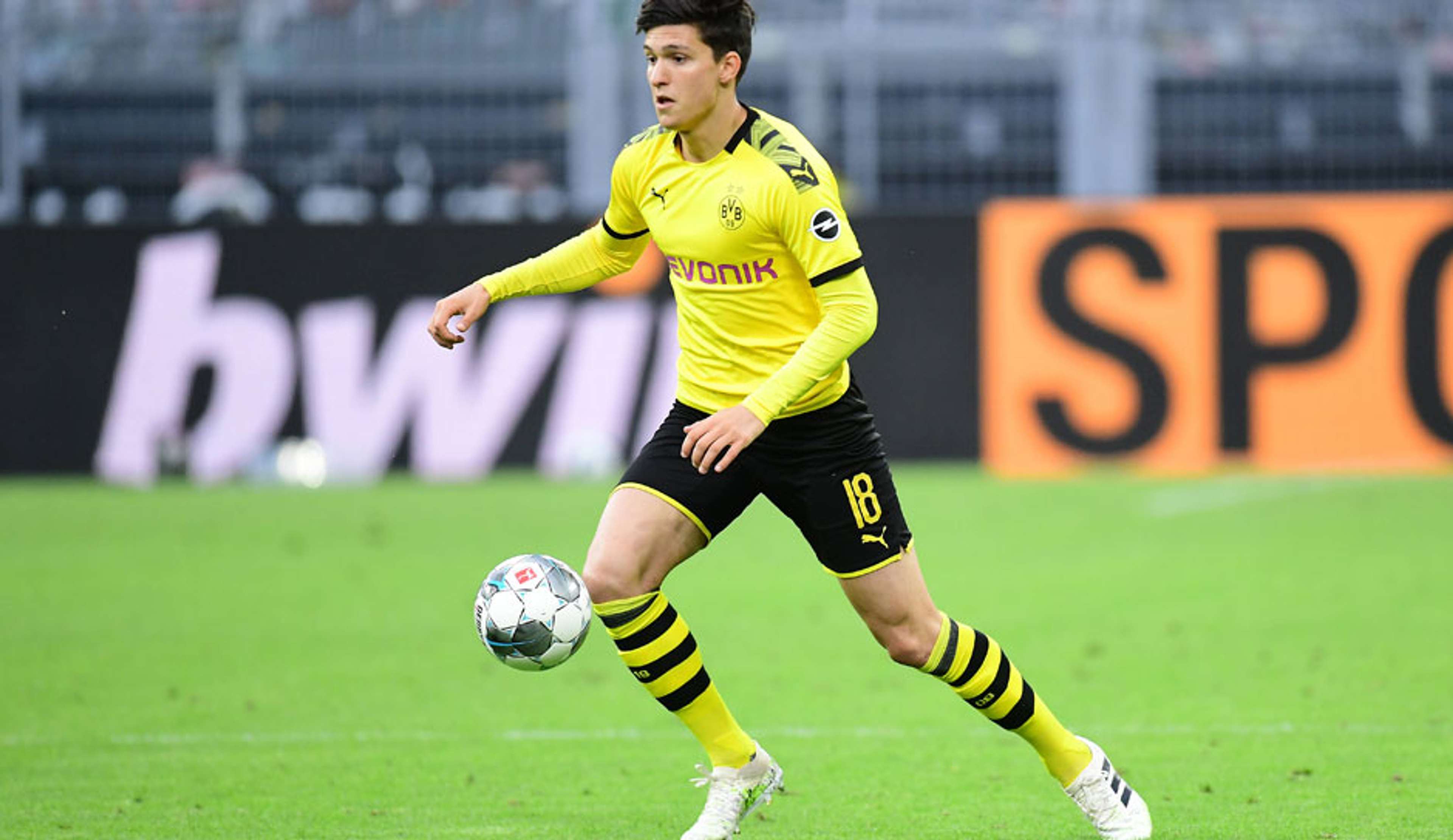 ONLY GERMANY Leonardo Balerdi Borussia Dortmund