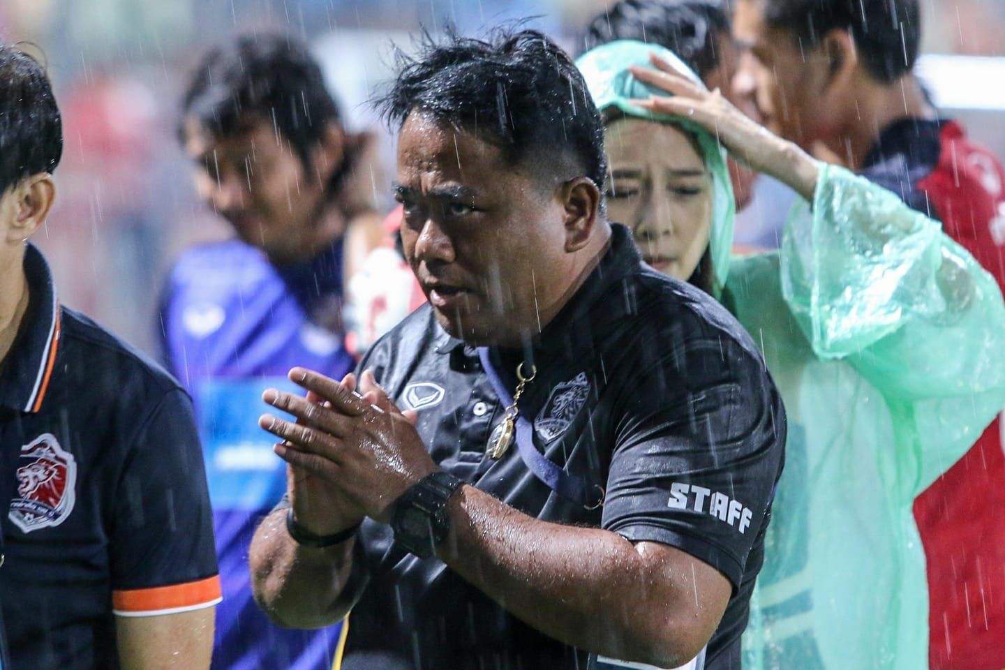 จเด็จ มีลาภ