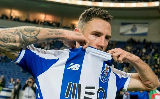 Miguel Layún Porto 110118