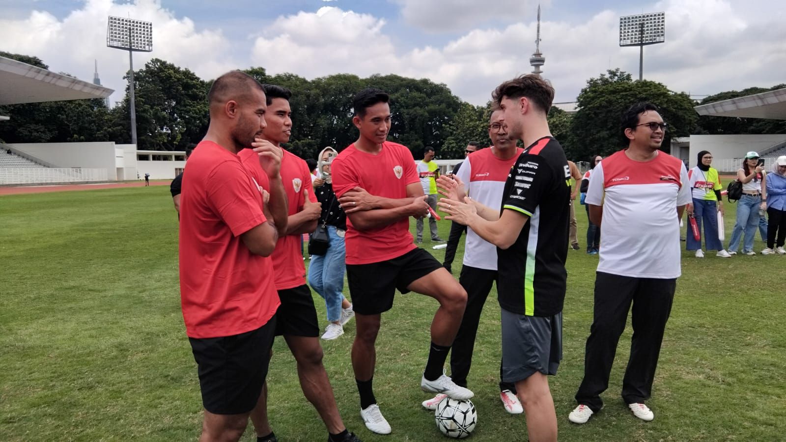 Rizky Ridho & Muhammad Ferrari with Fabio Di Giannantonio dan Franco Morbidelli