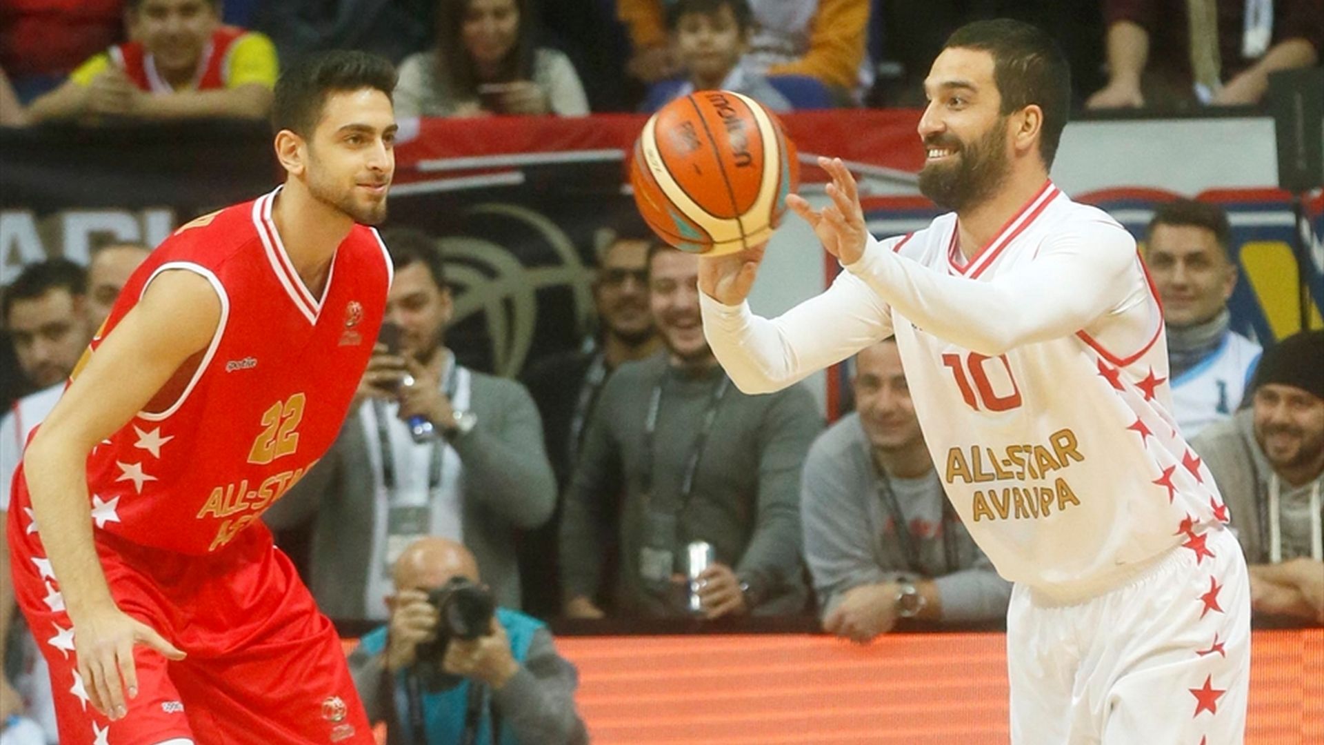 Arda Turan basketball