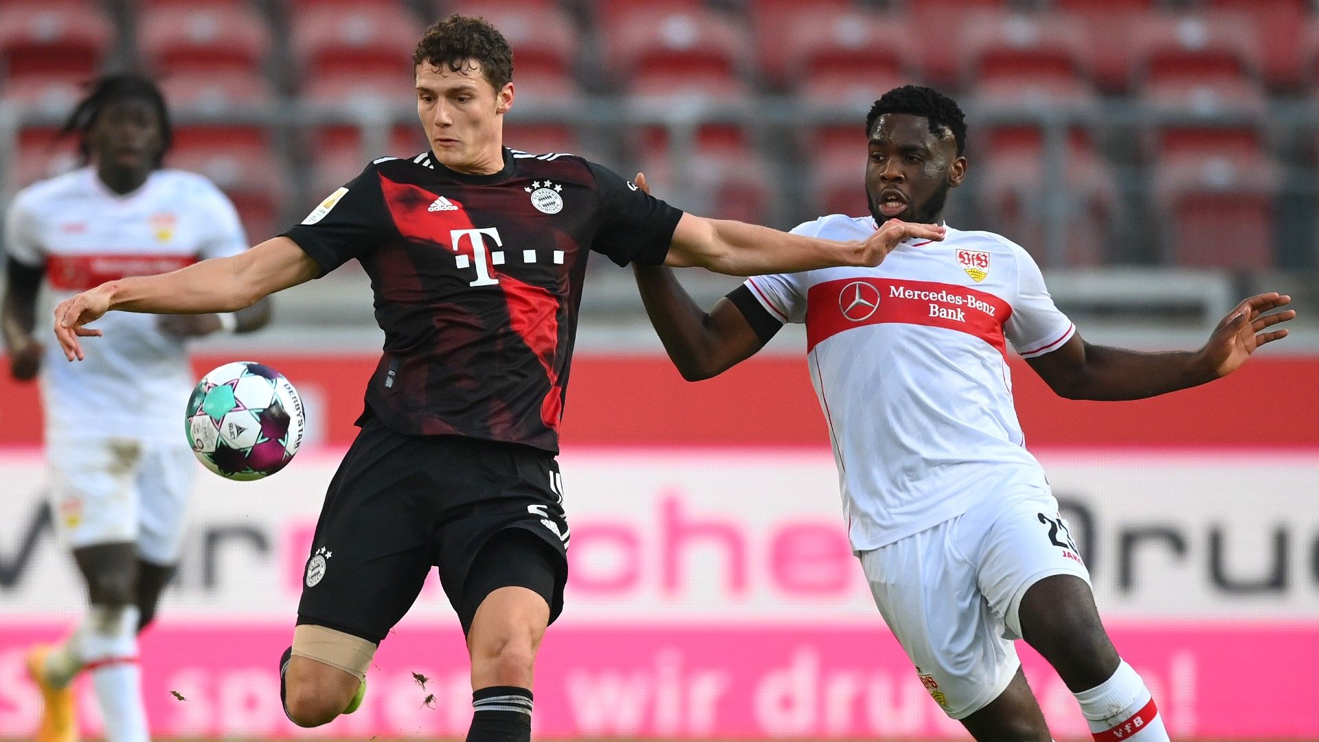 Benjamin Pavard FC Bayern Orel Mangala Stuttgart 1120