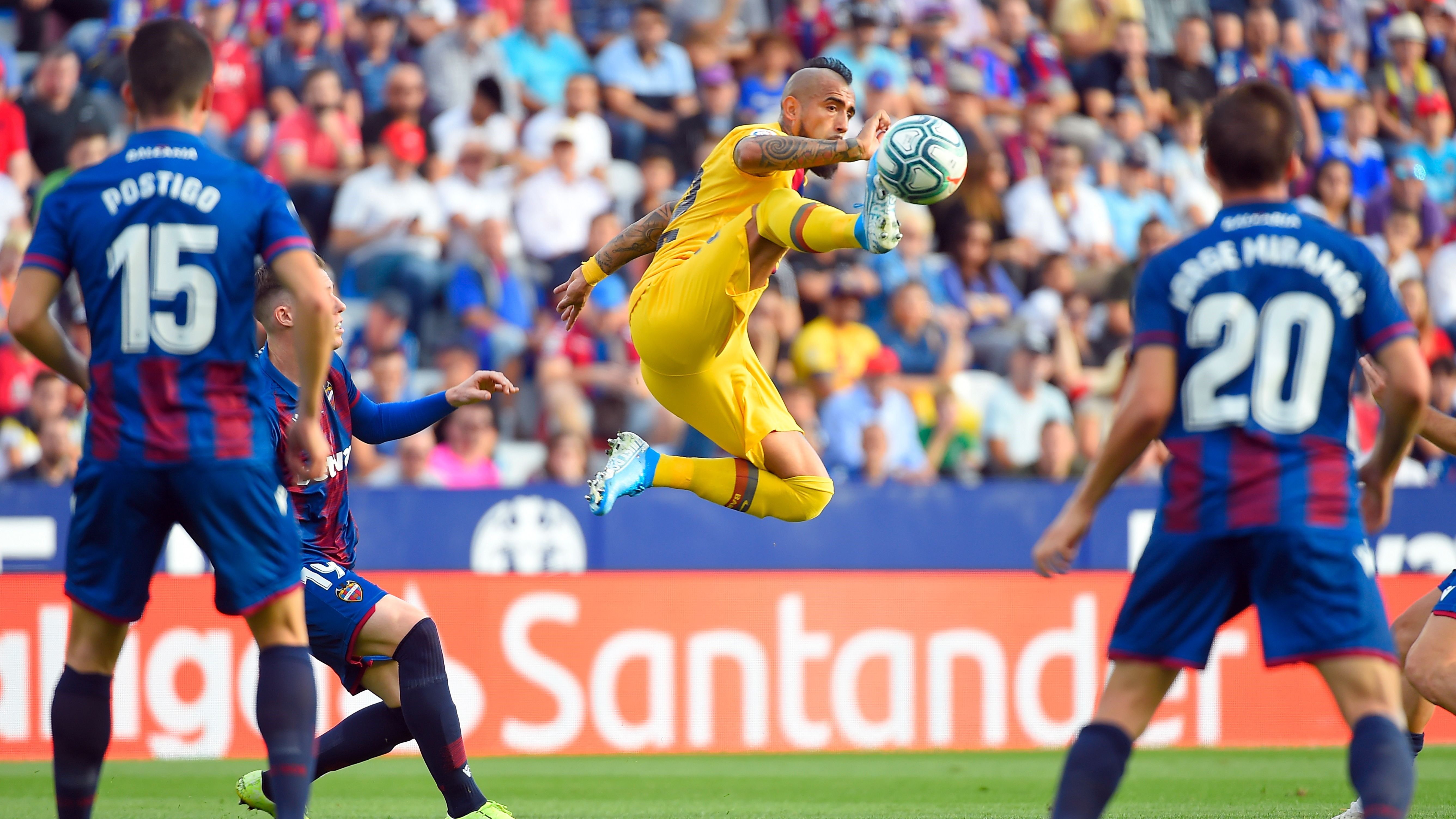 Arturo Vidal Levante Barcelona LaLiga 02112019