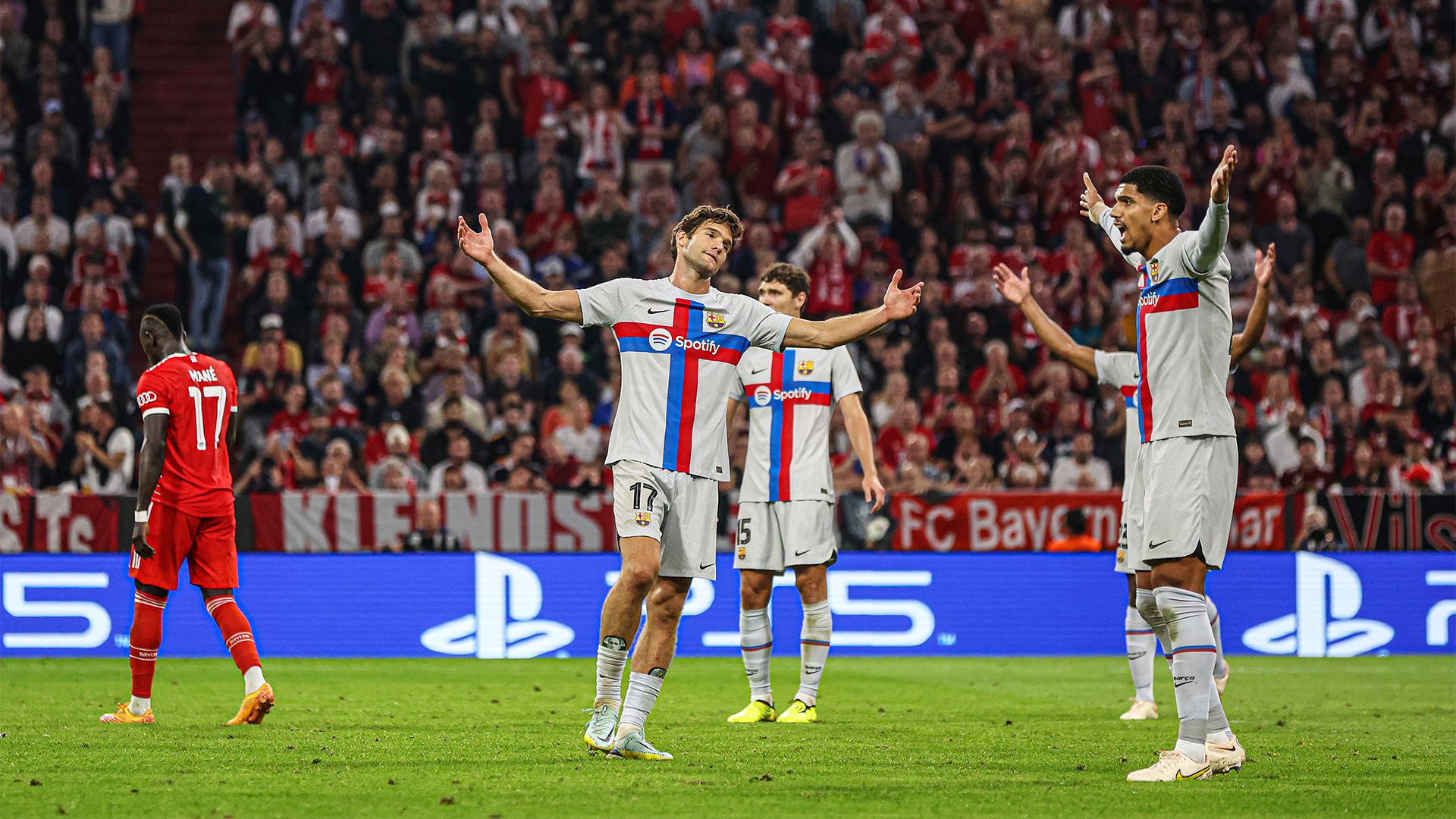 Marcos Alonso Barcelona defence Bayern Munich 2022-23