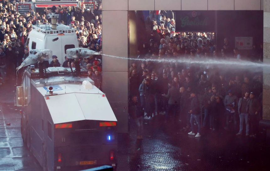Juventus Ajax police water spray