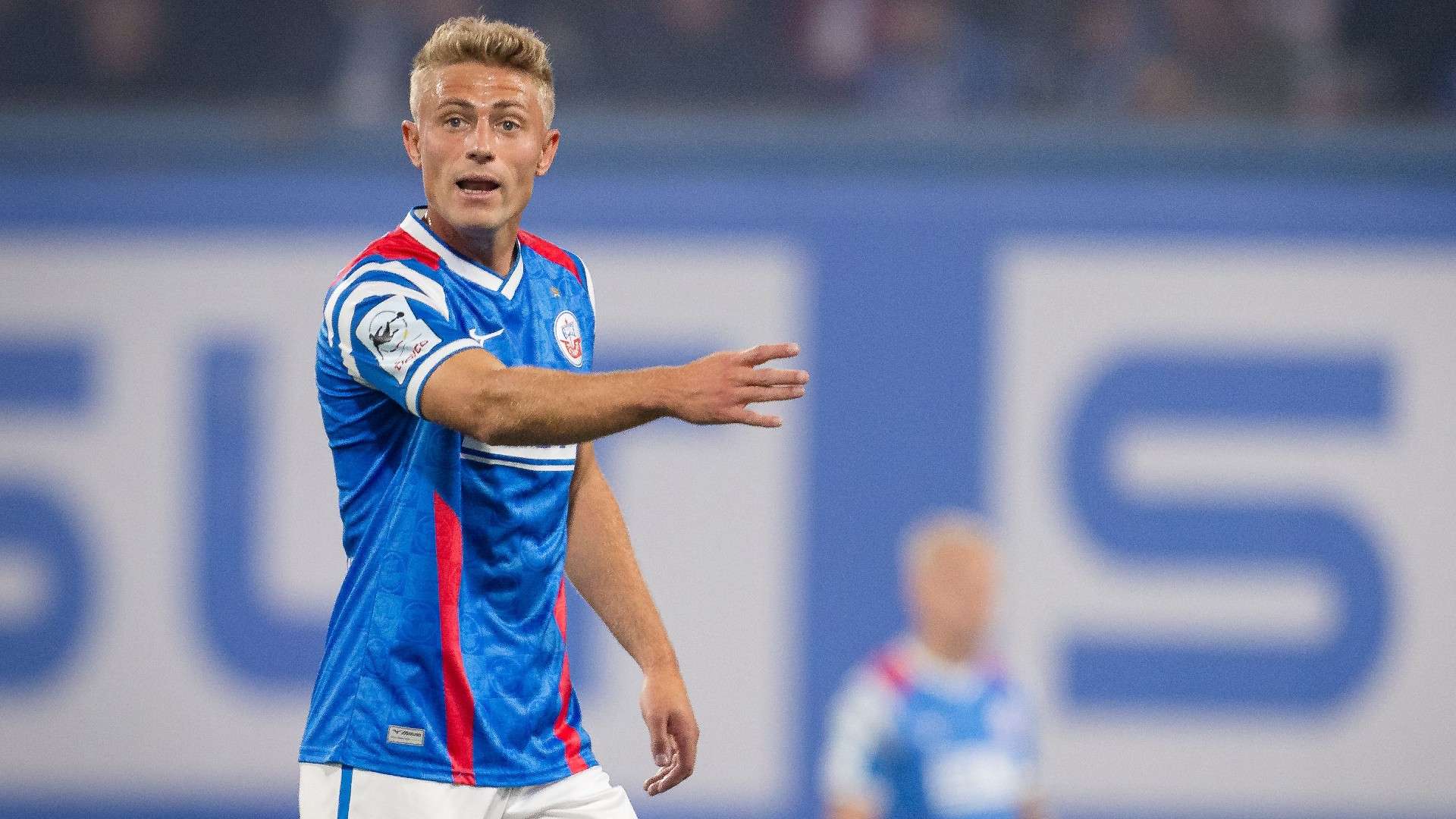 Cedric Harenbrock of Hansa Rostock in action