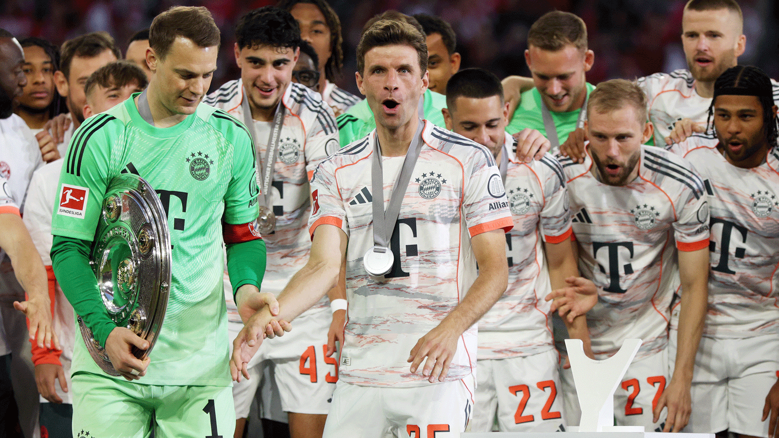 Bosse geben grünes Licht für Party-Trip: Stars des FC Bayern München fliegen nun doch nach Ibiza