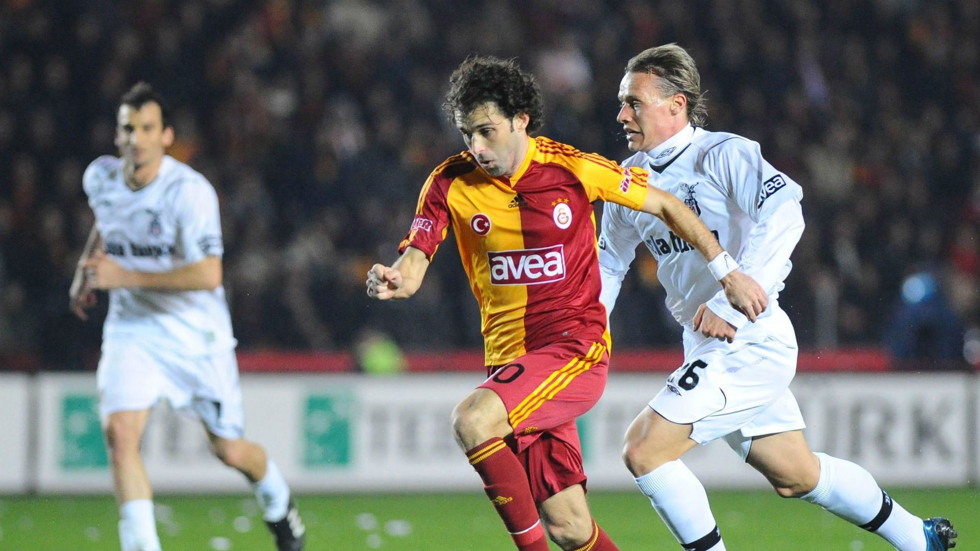 Galatasaray v Besiktas 211208