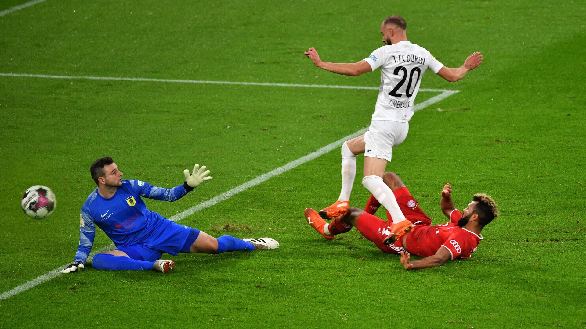 ONLY GERMANY Eric Maxim Choupo Moting Bayern Munchen Duren DFB Pokal 15102020