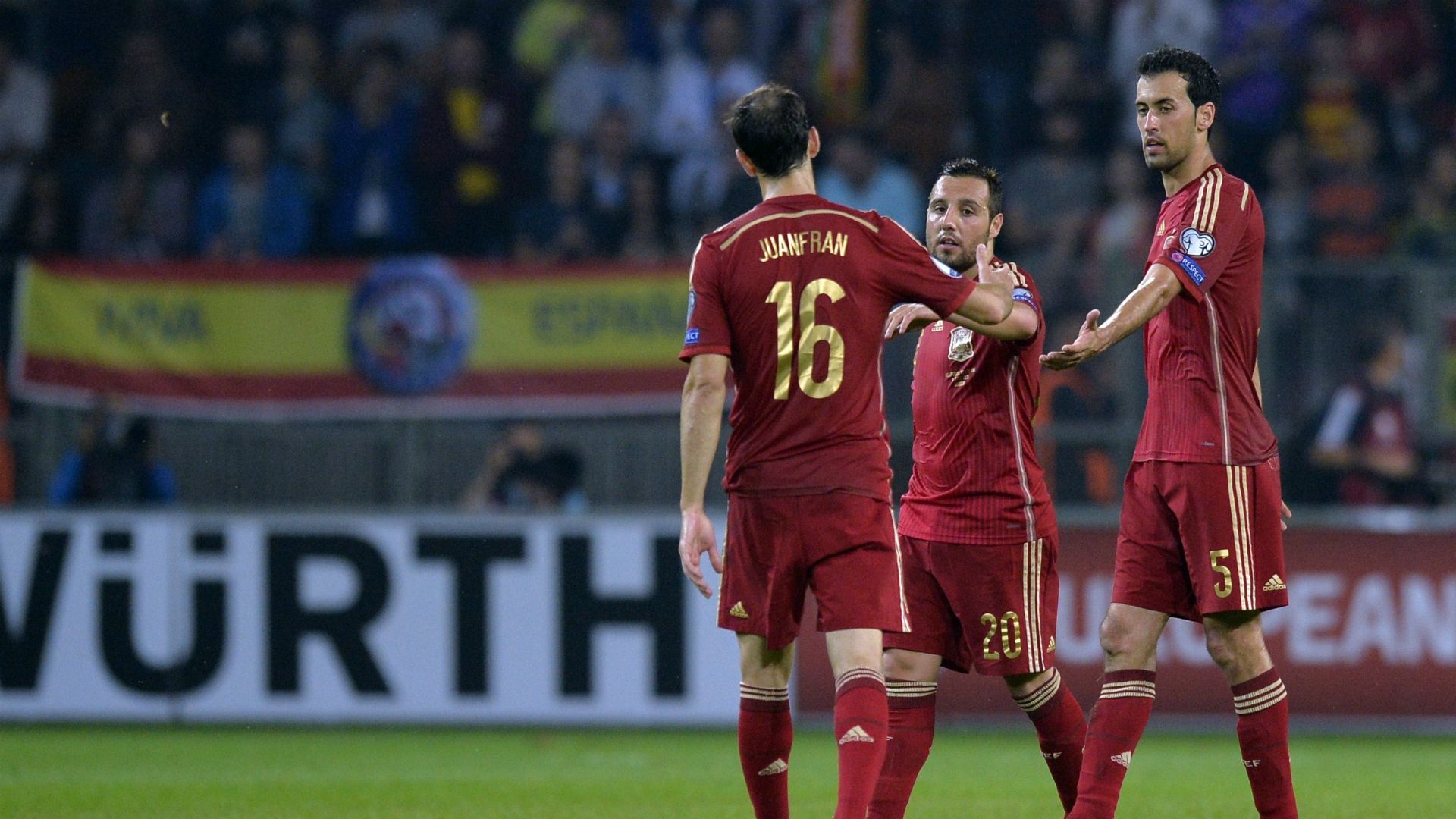 Juanfran Santi Cazorla Sergio Busquets Belarus Spain 06142015