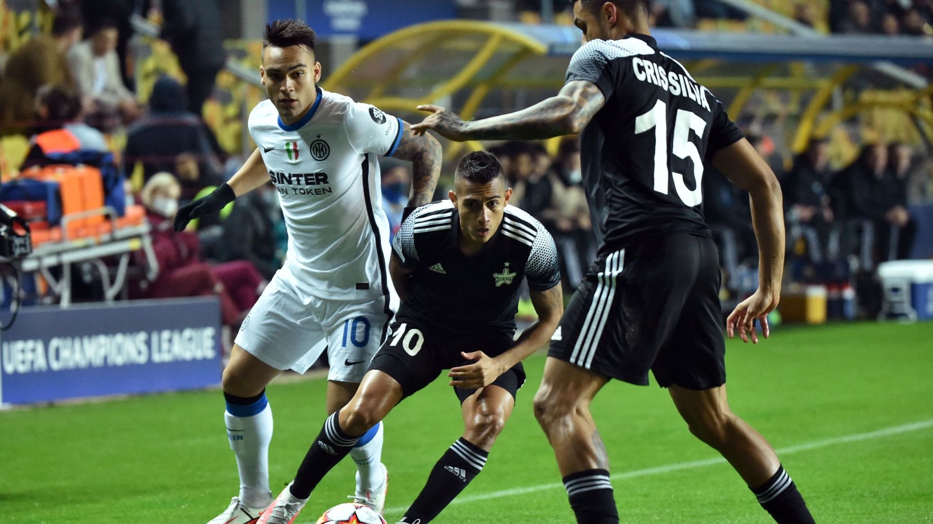 Inter Sheriff Castañeda y Lautaro Martínez 031121