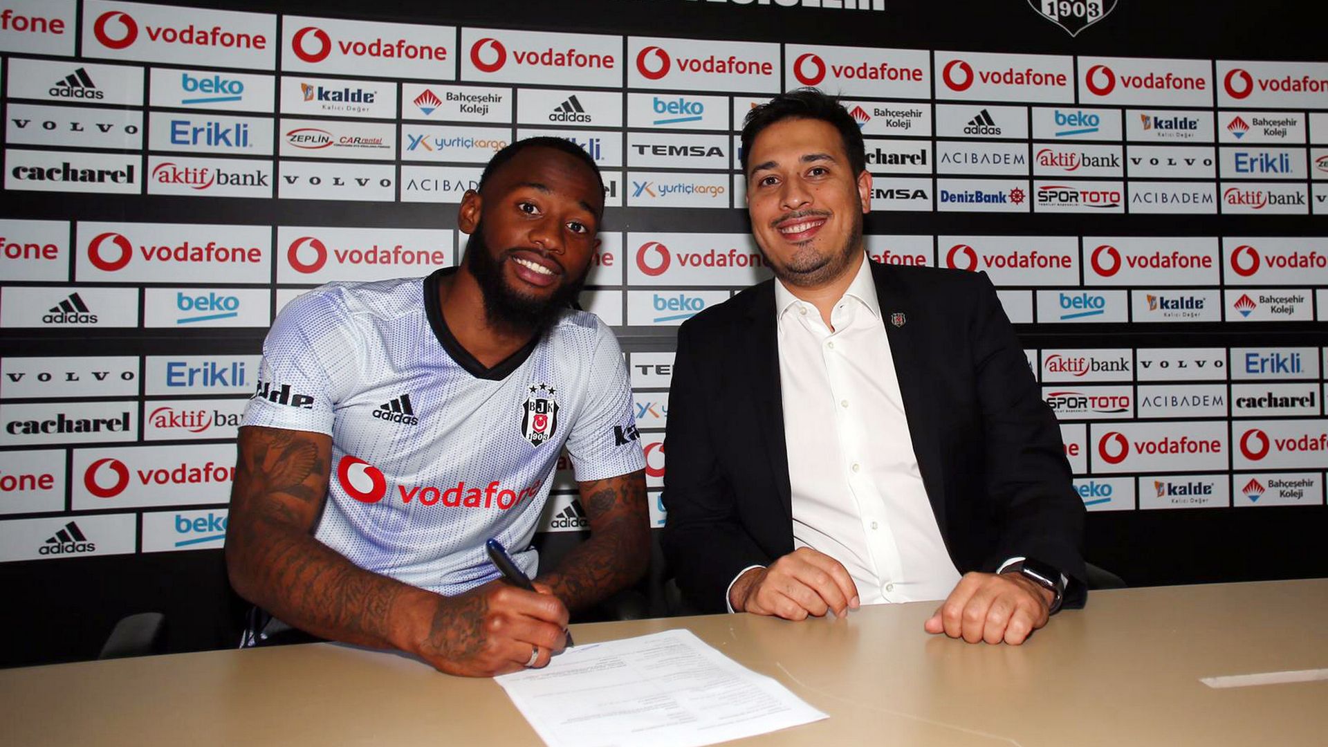 nkoudou besiktas imza