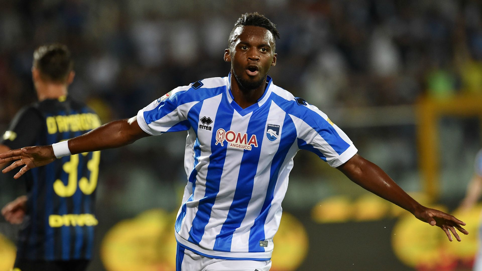 Jean-Christophe Bahebeck celebrating Pescara Inter Serie A 11092016