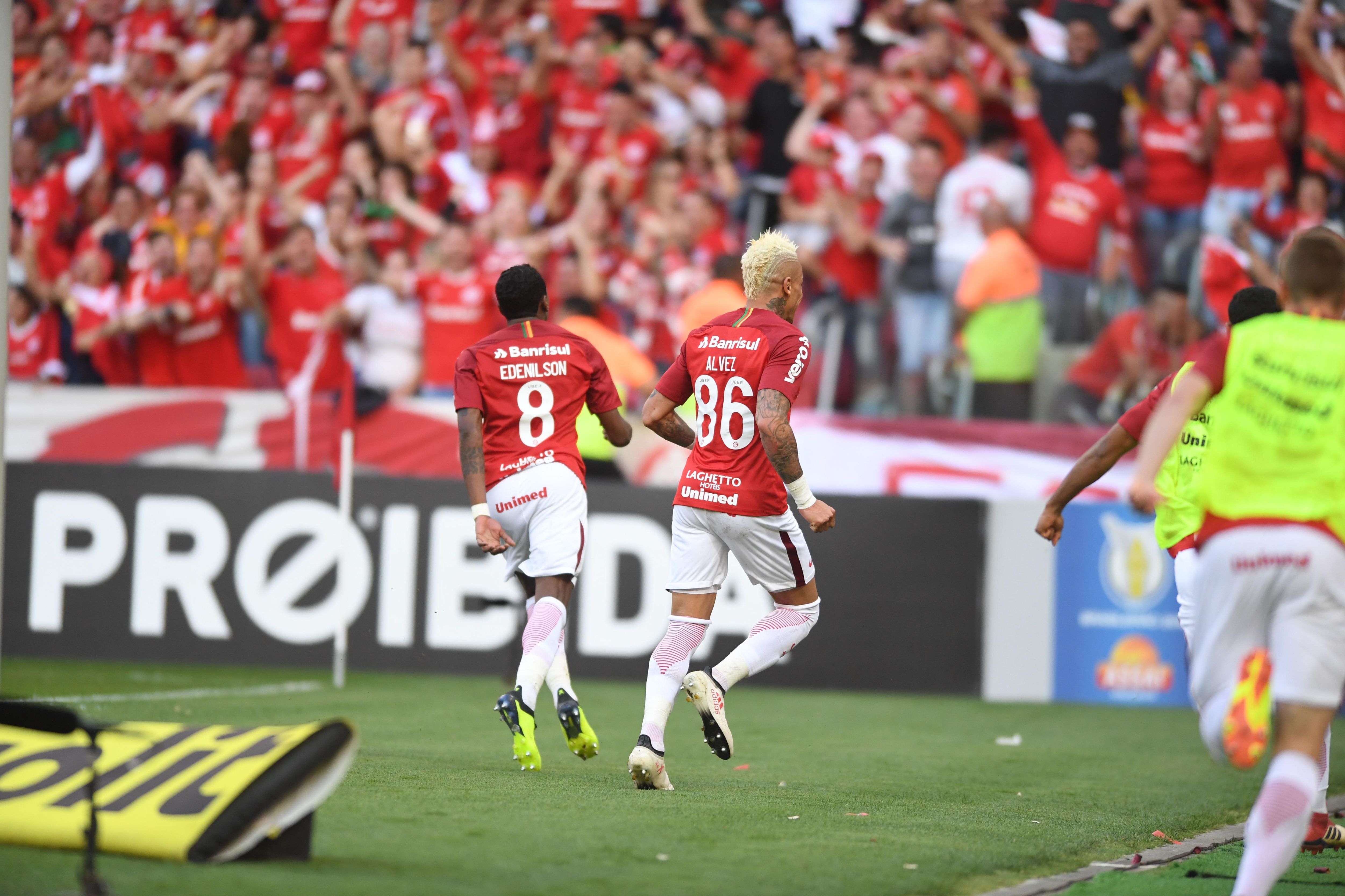 Internacional festeja vitória em clássico
